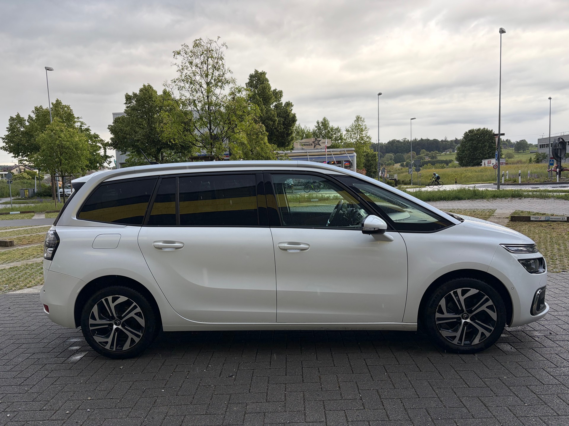 CITROEN Grand C4 Picasso 1.6 BlueHDi Feel Edition EAT6-image-4