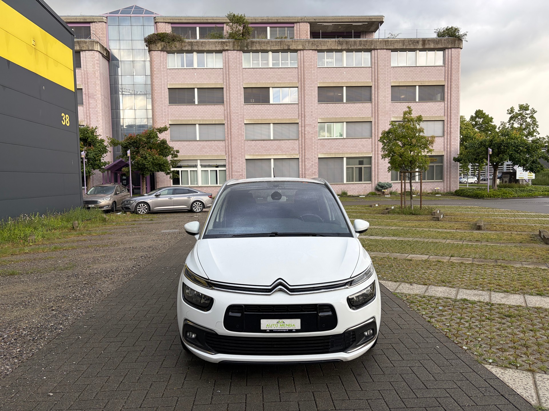 CITROEN Grand C4 Picasso 1.6 BlueHDi Feel Edition EAT6-image-2