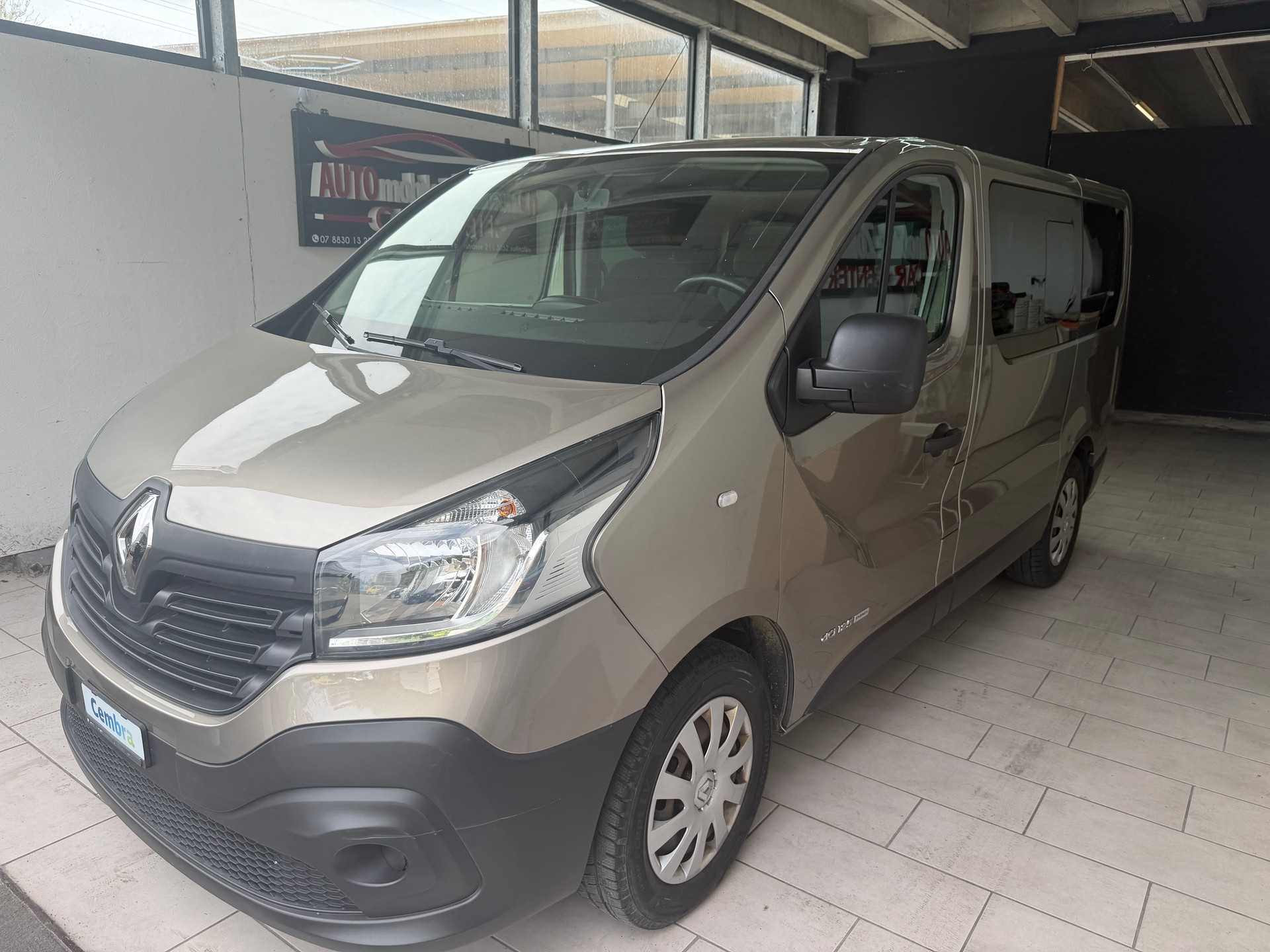 RENAULT Trafic ENERGY dCi 125 Passenger Authentique-image-10