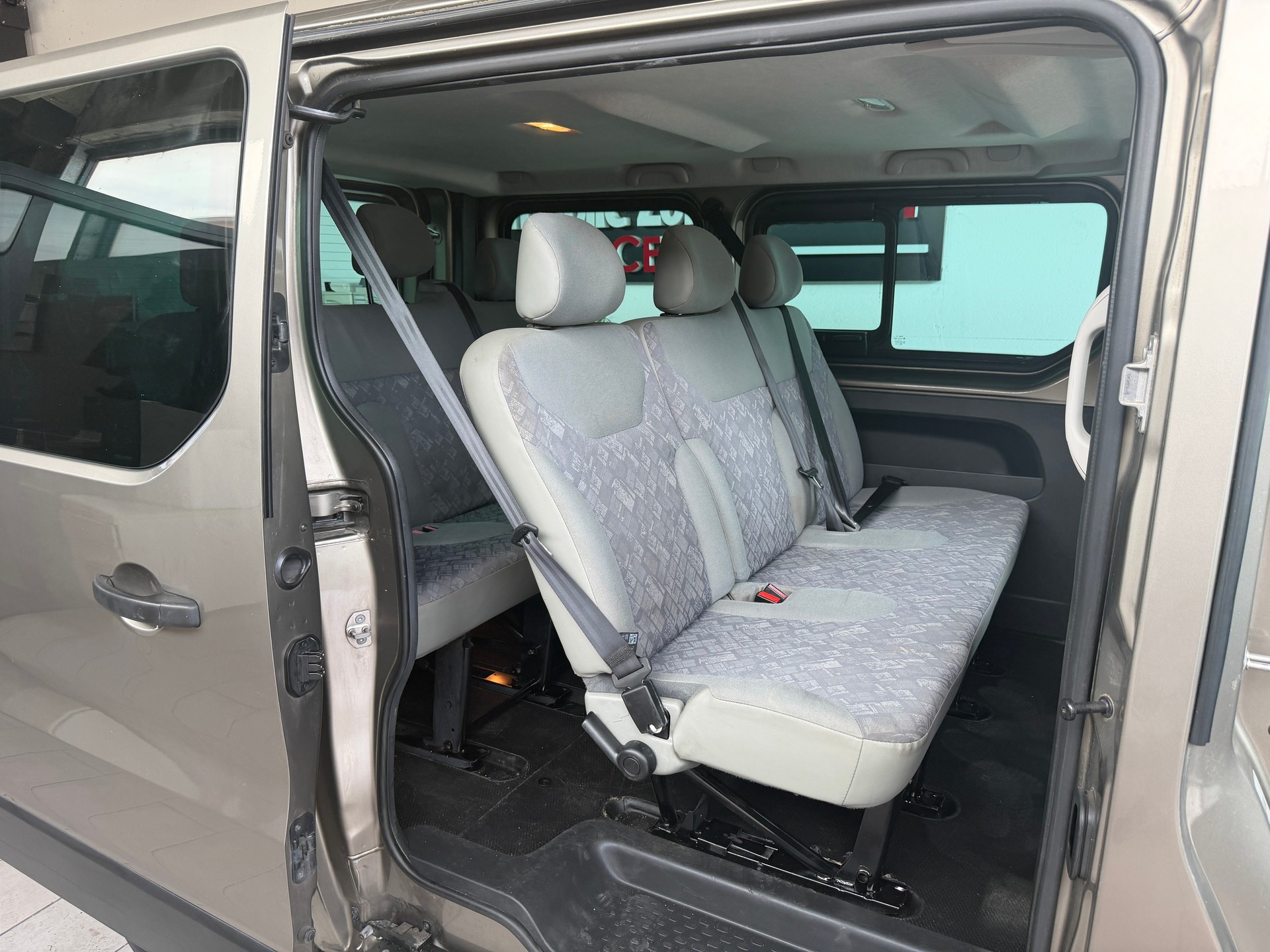 RENAULT Trafic ENERGY dCi 125 Passenger Authentique-image-4