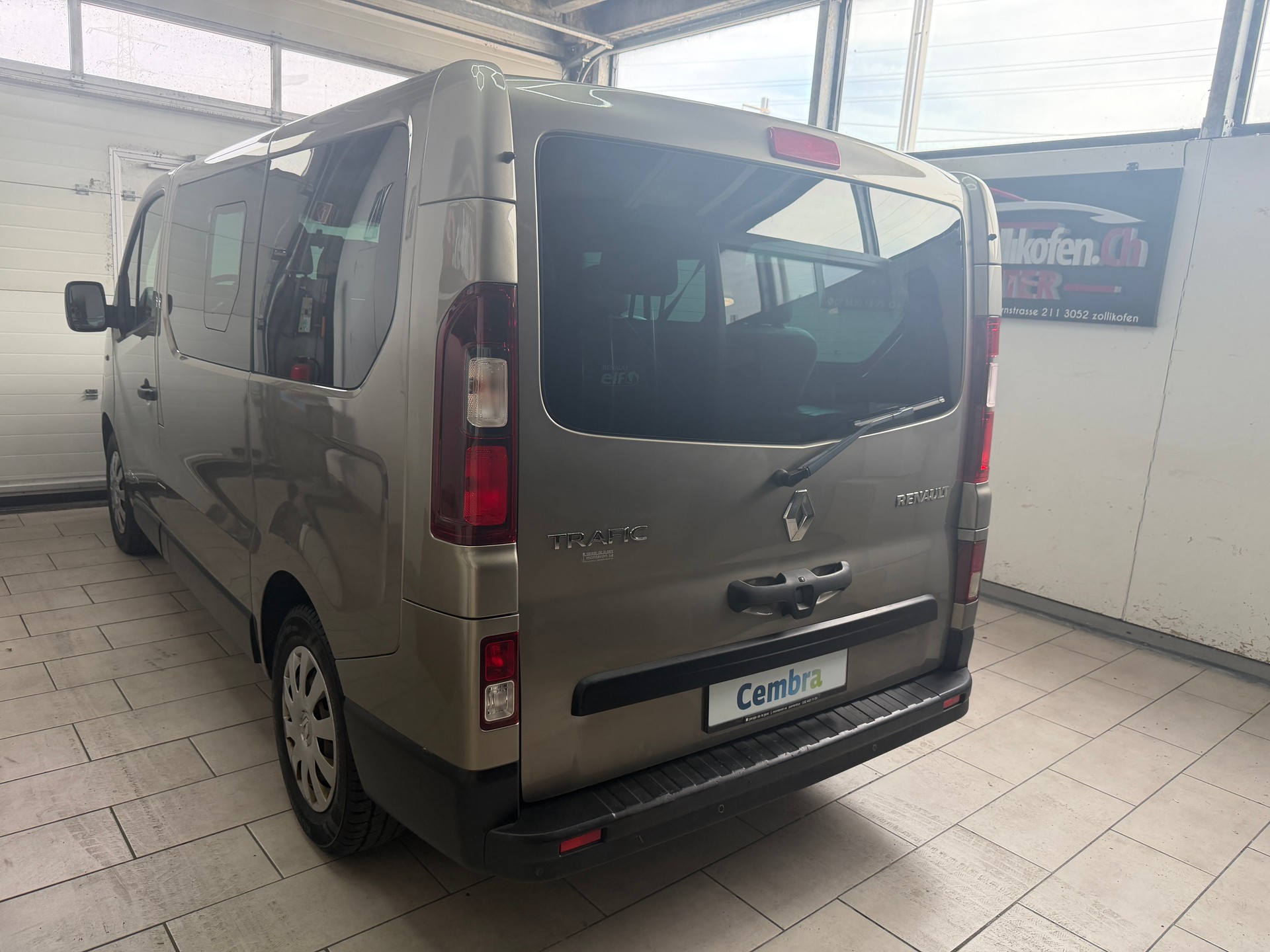 RENAULT Trafic ENERGY dCi 125 Passenger Authentique-image-8