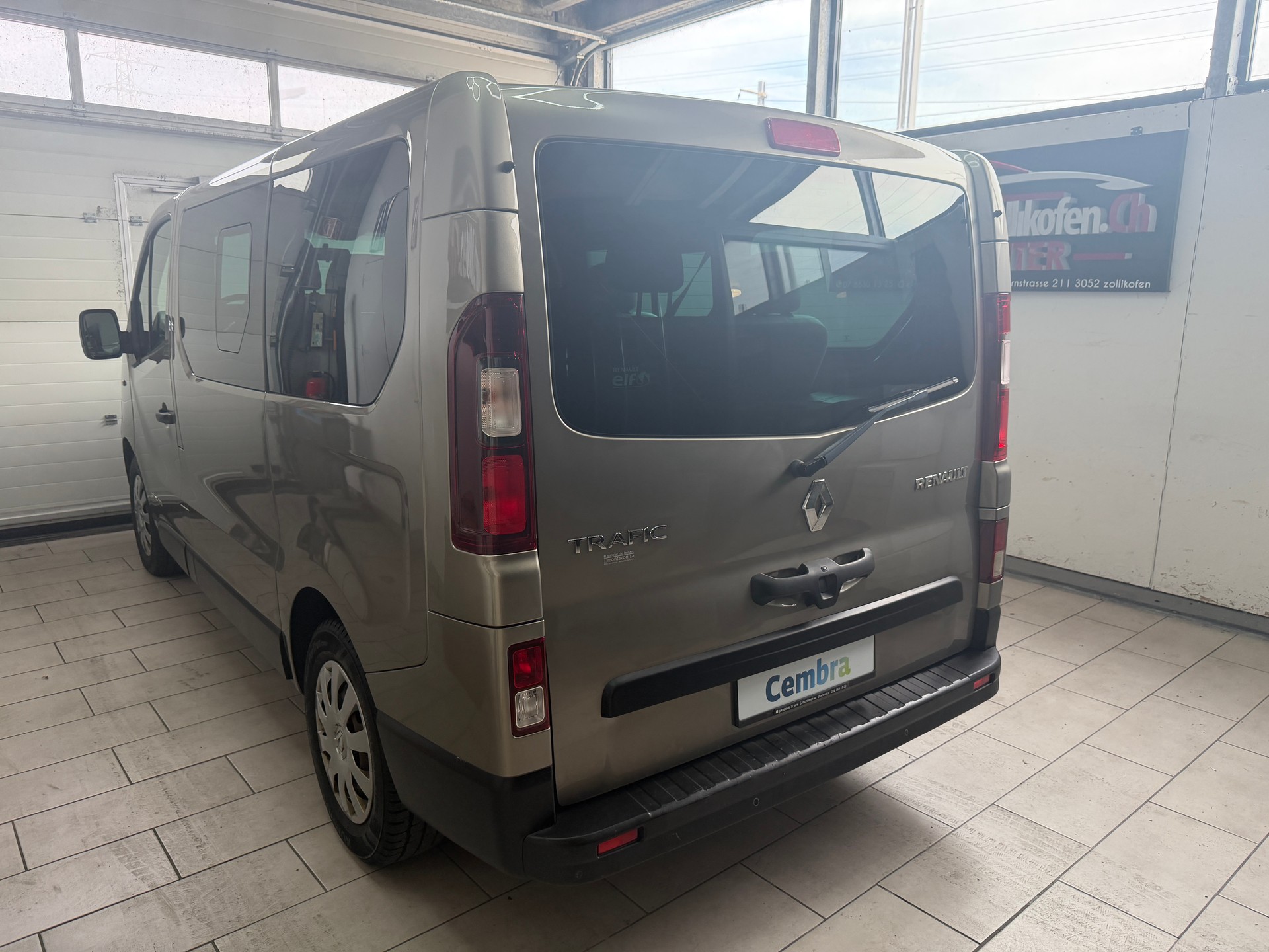 RENAULT Trafic ENERGY dCi 125 Passenger Authentique-image-7