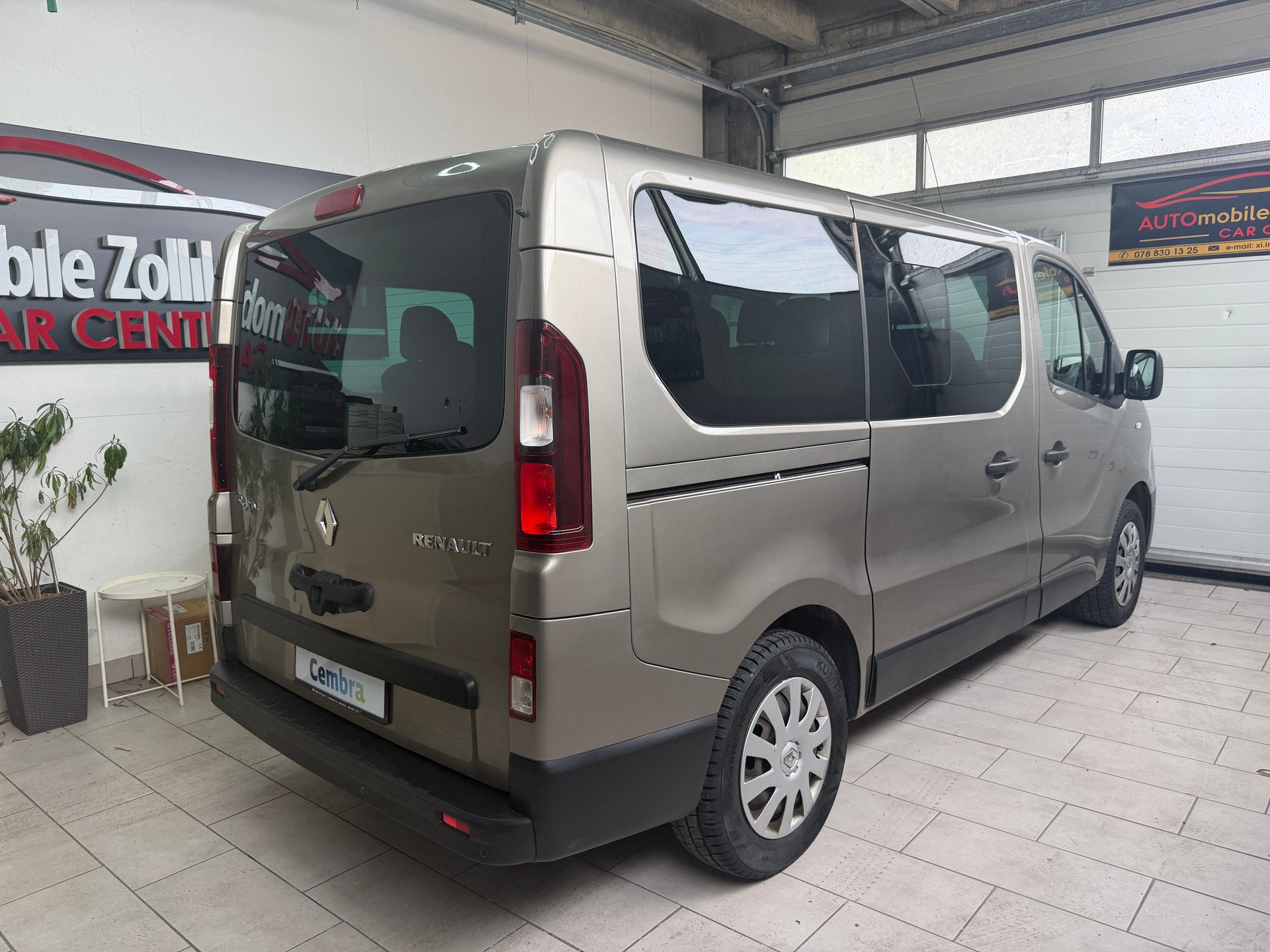 RENAULT Trafic ENERGY dCi 125 Passenger Authentique-image-9