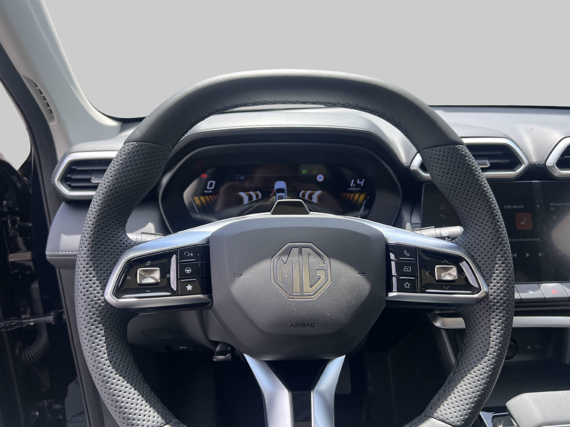 MG ZS 1.5 Hybrid+ Luxury-image-6