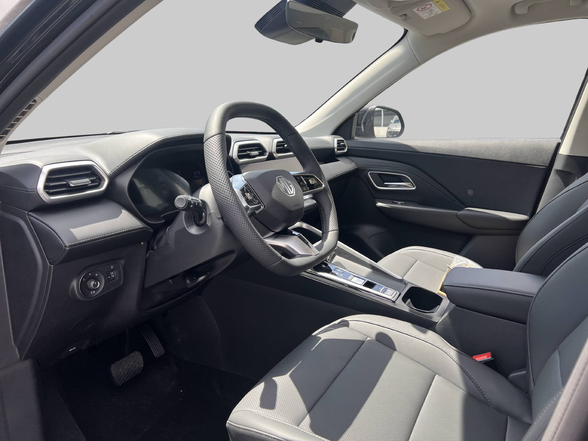 MG ZS 1.5 Hybrid+ Luxury-image-5