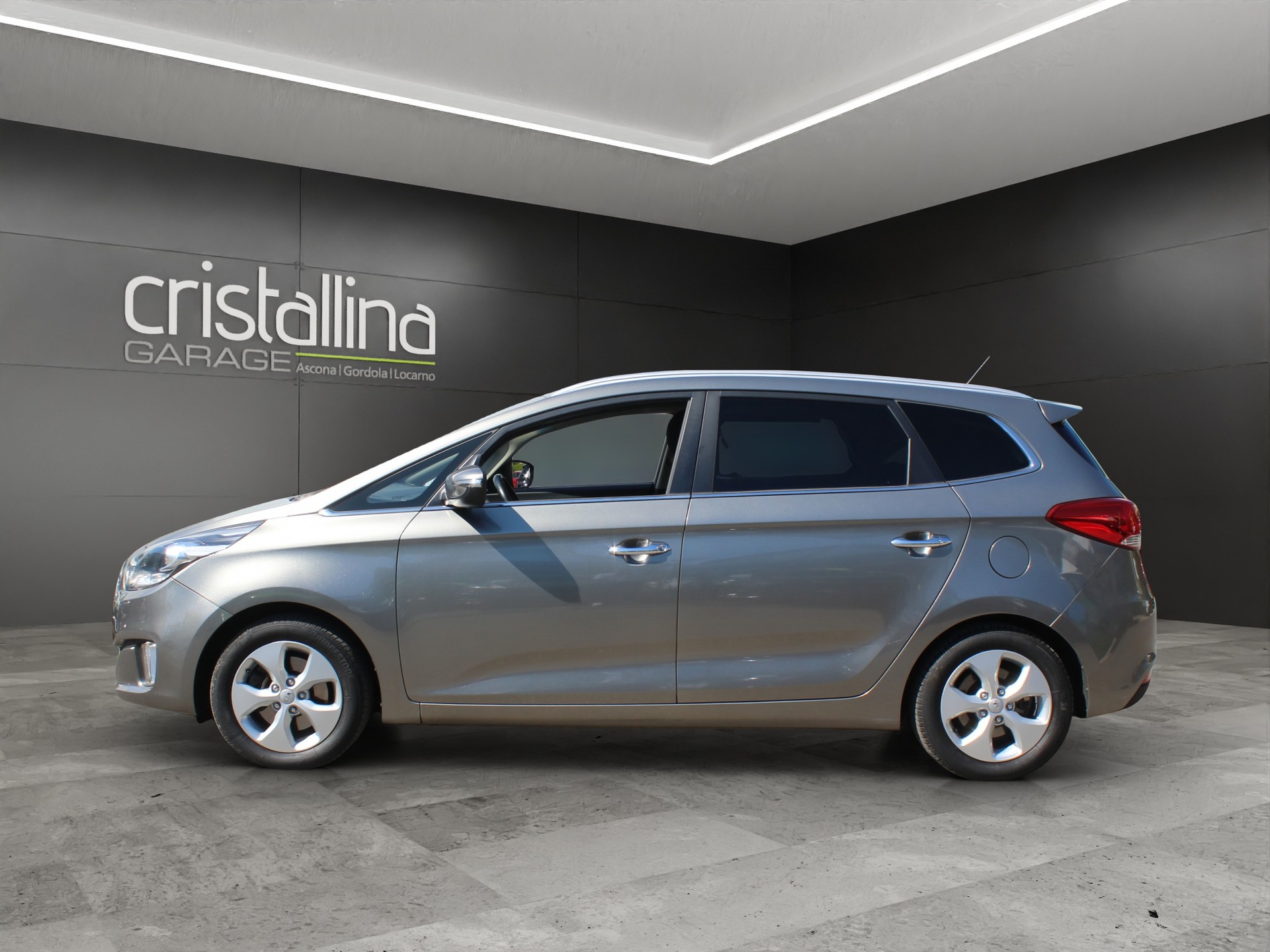 KIA Carens 1.6 GDi Trend-image-1
