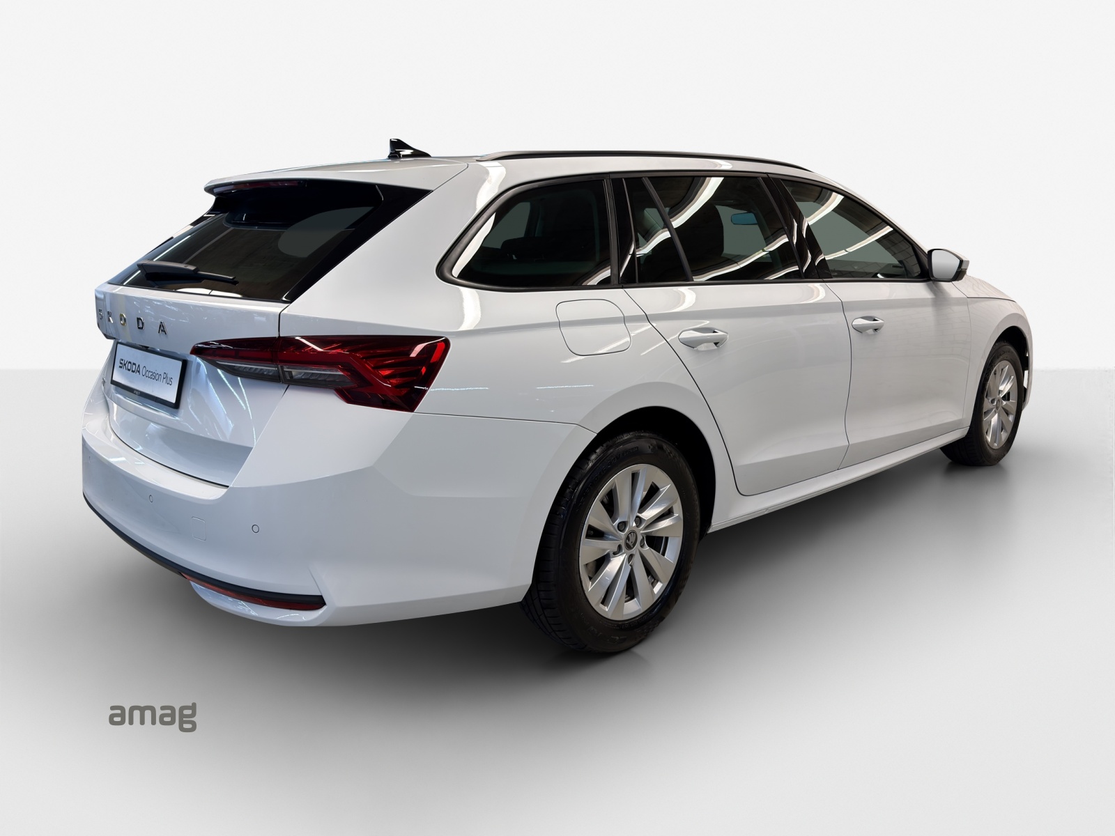 SKODA Octavia Combi 2.0 TDI DSG Selection-image-4