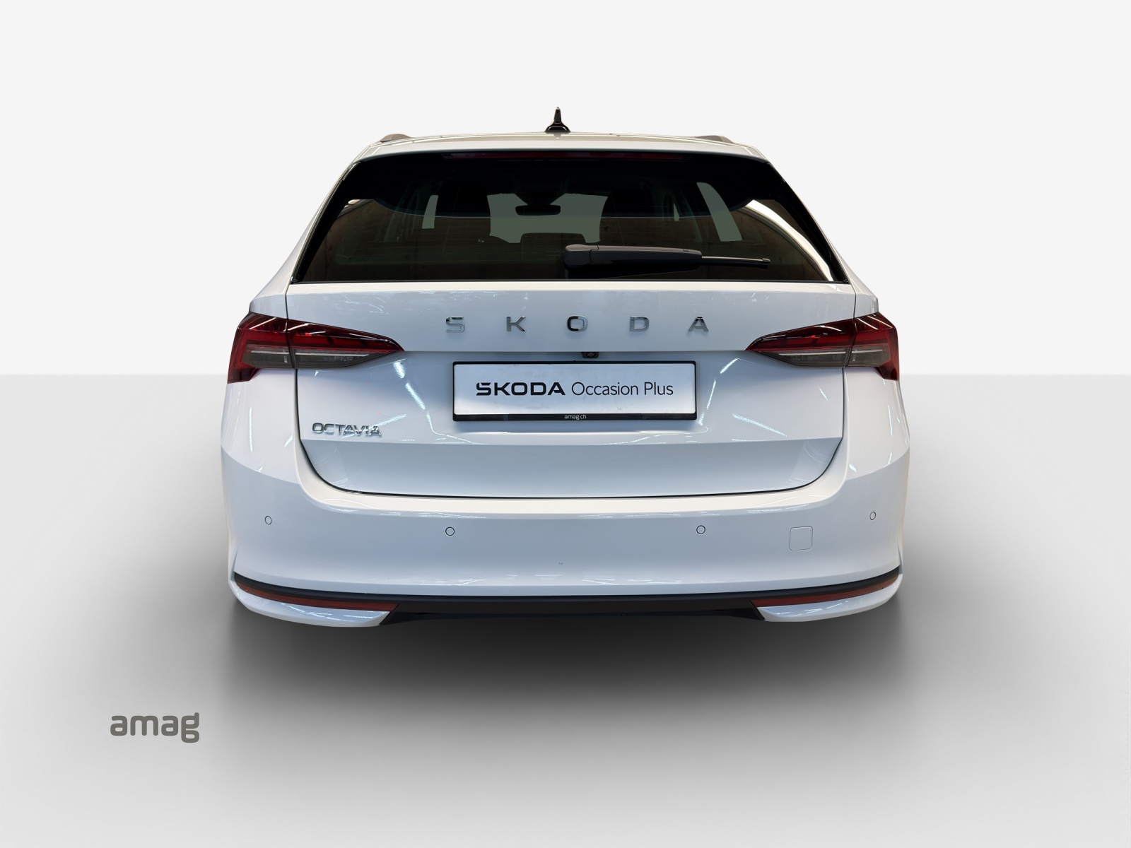 SKODA Octavia Combi 2.0 TDI DSG Selection-image-3