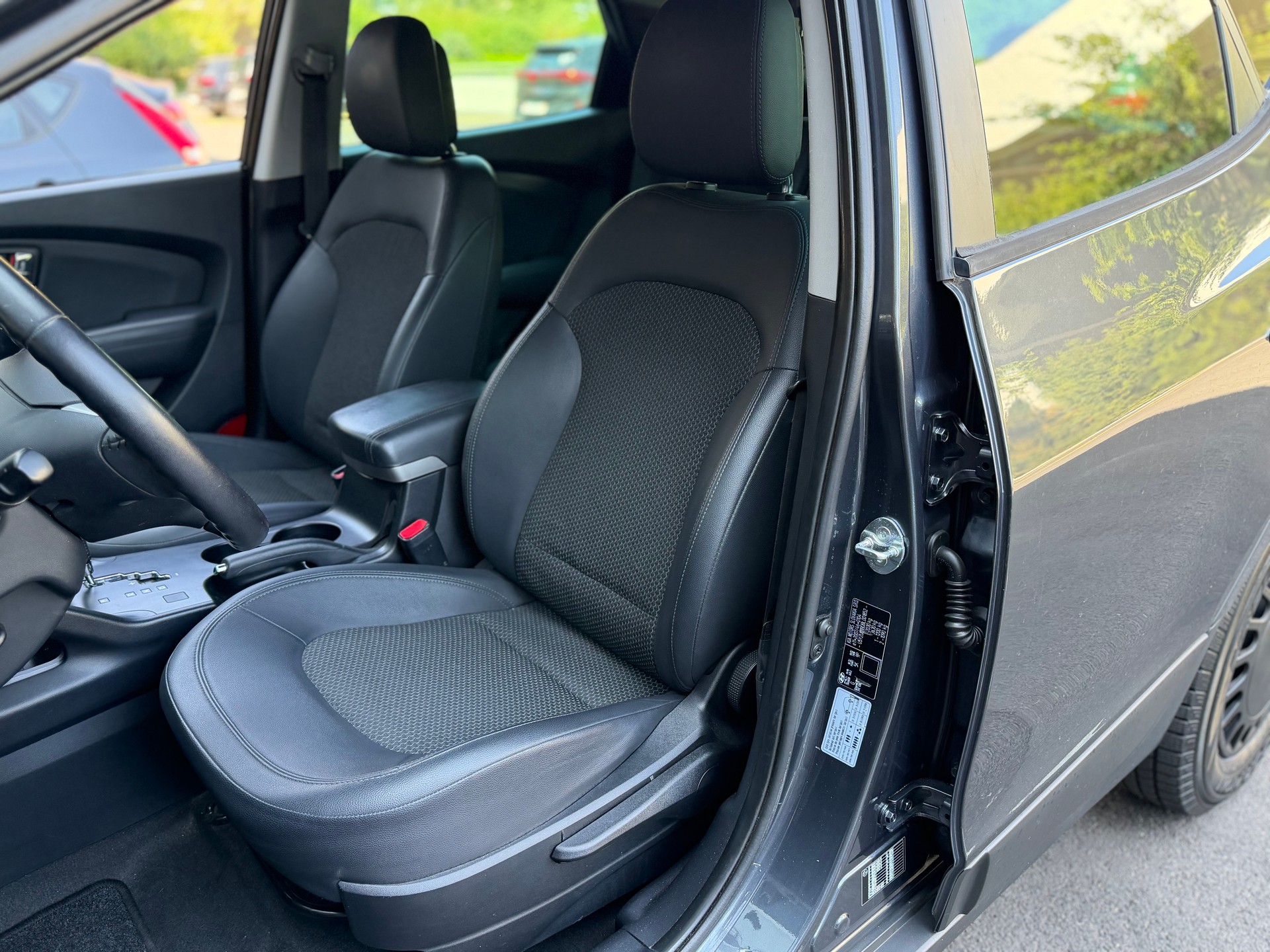 HYUNDAI iX 35 2.0 Style 4WD Automatic-image-9