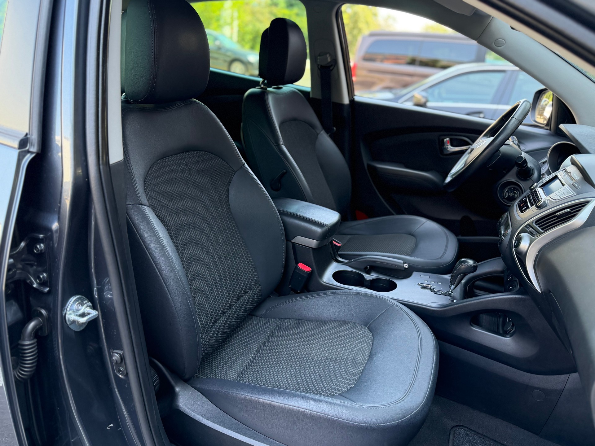 HYUNDAI iX 35 2.0 Style 4WD Automatic-image-7