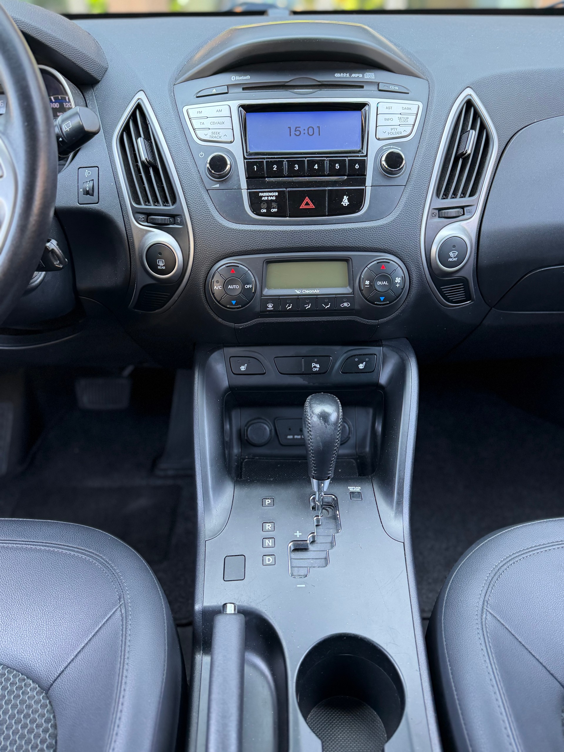 HYUNDAI iX 35 2.0 Style 4WD Automatic-image-12