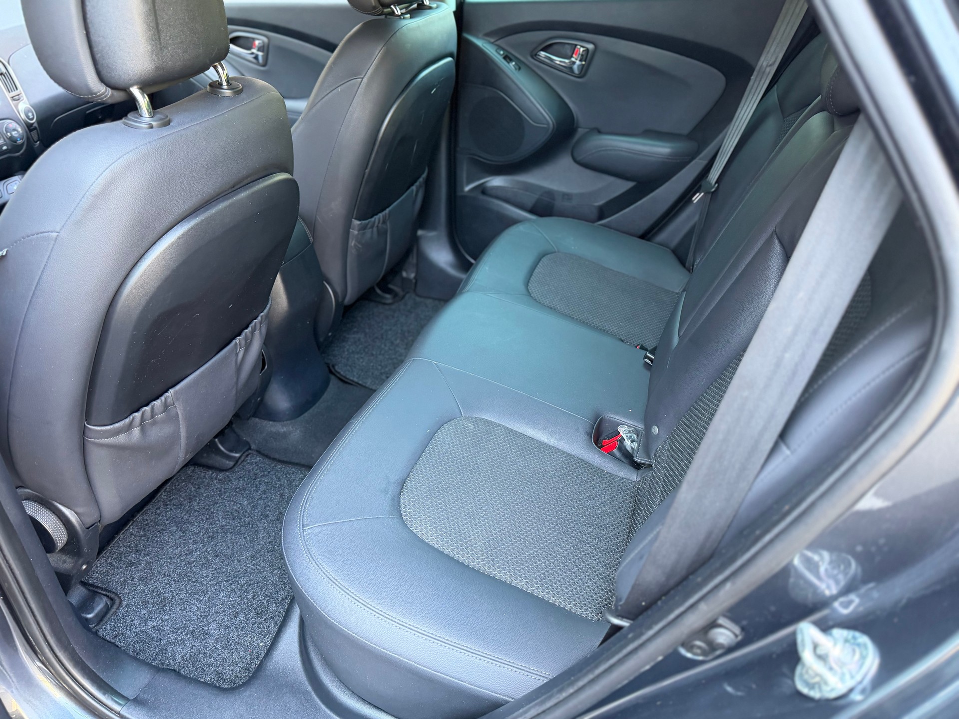 HYUNDAI iX 35 2.0 Style 4WD Automatic-image-10
