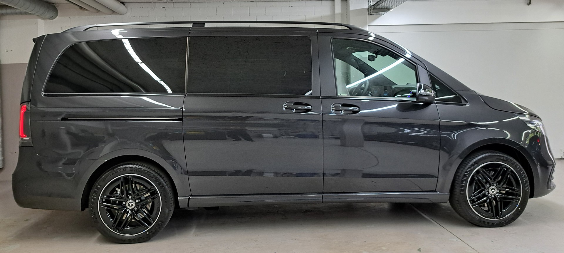 MERCEDES-BENZ V 300 d 4MATIC EXCLUSIVE Swiss Edition 3200mm L-image-1