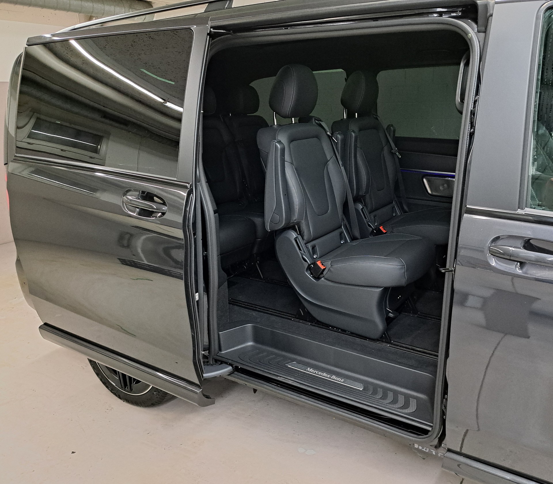 MERCEDES-BENZ V 300 d 4MATIC EXCLUSIVE Swiss Edition 3200mm L-image-6