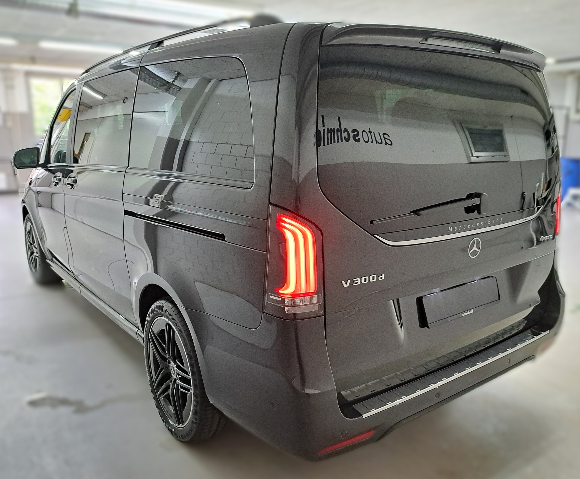 MERCEDES-BENZ V 300 d 4MATIC EXCLUSIVE Swiss Edition 3200mm L-image-3