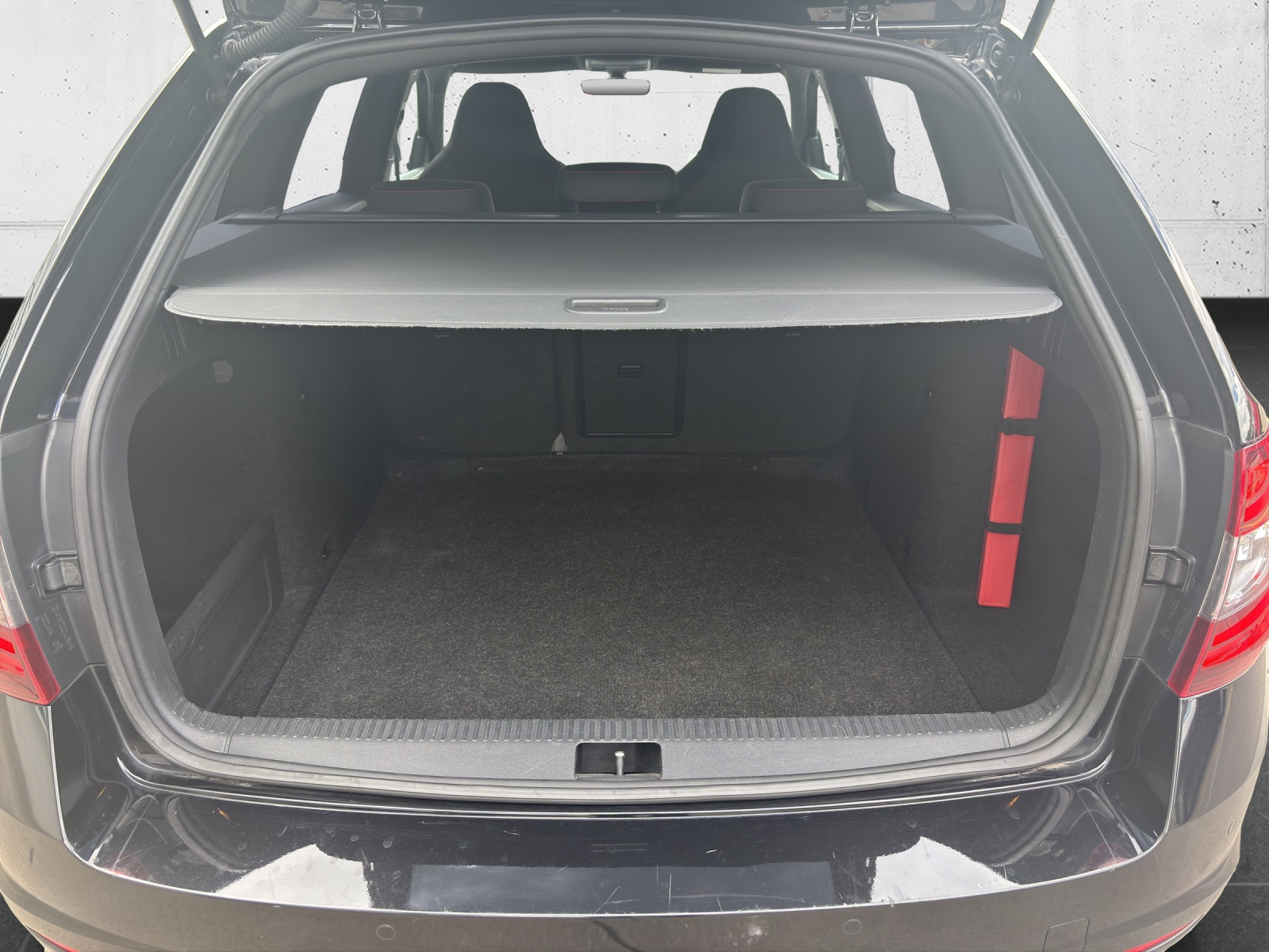 SKODA Octavia Combi 2.0 TDI RS 4x4 DSG mit AHK & Winterräder-image-7