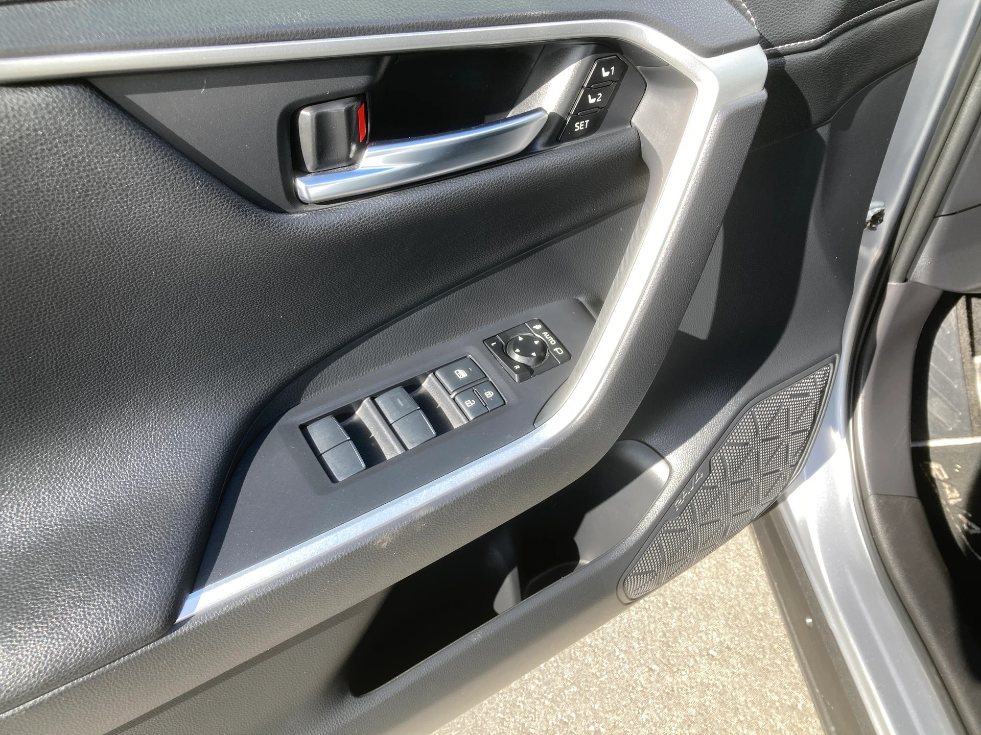 TOYOTA RAV-4 2.5 HSD Premium e-CVT 4WD mit Anhängerkupplung-image-10