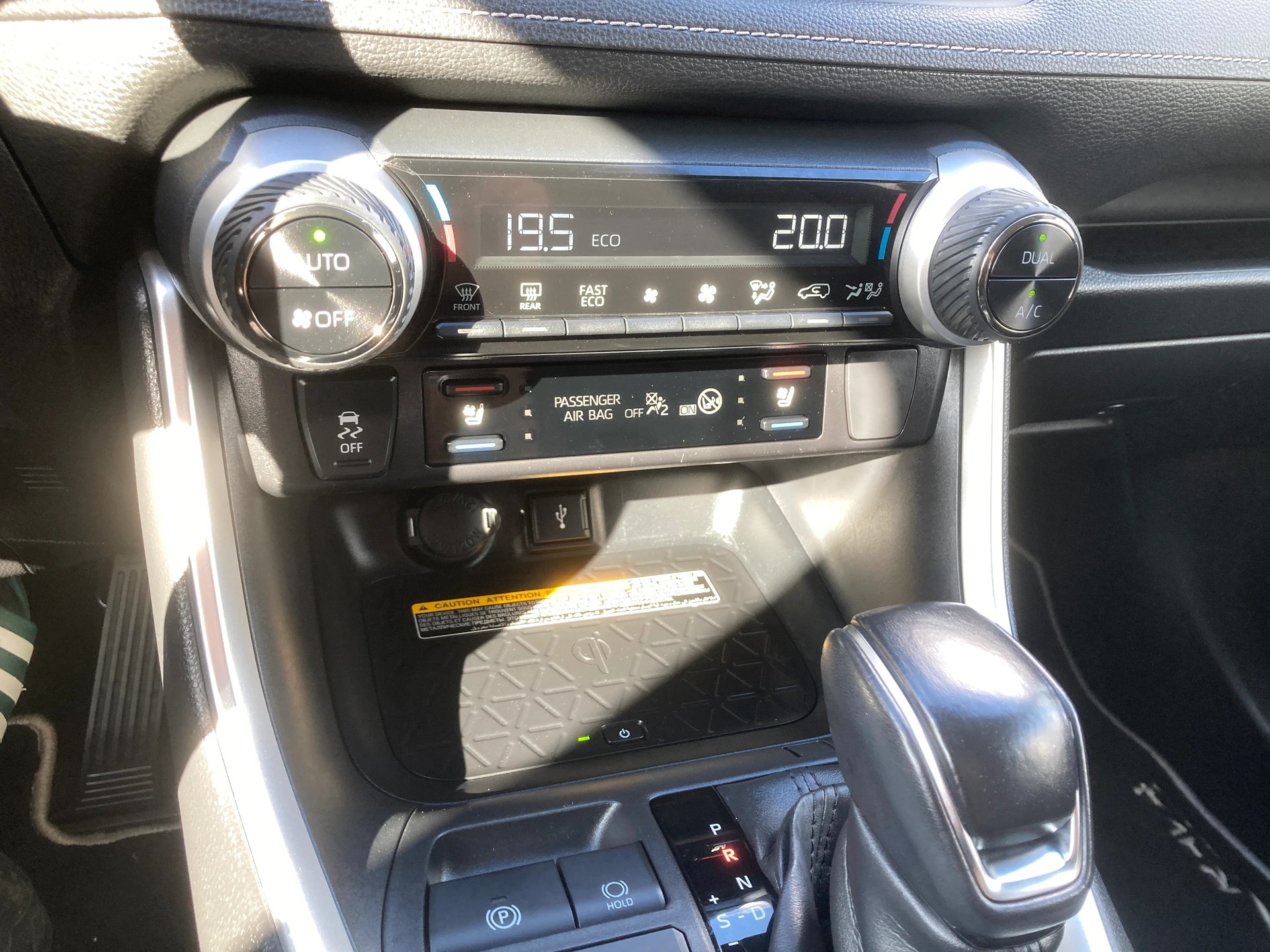 TOYOTA RAV-4 2.5 HSD Premium e-CVT 4WD mit Anhängerkupplung-image-14