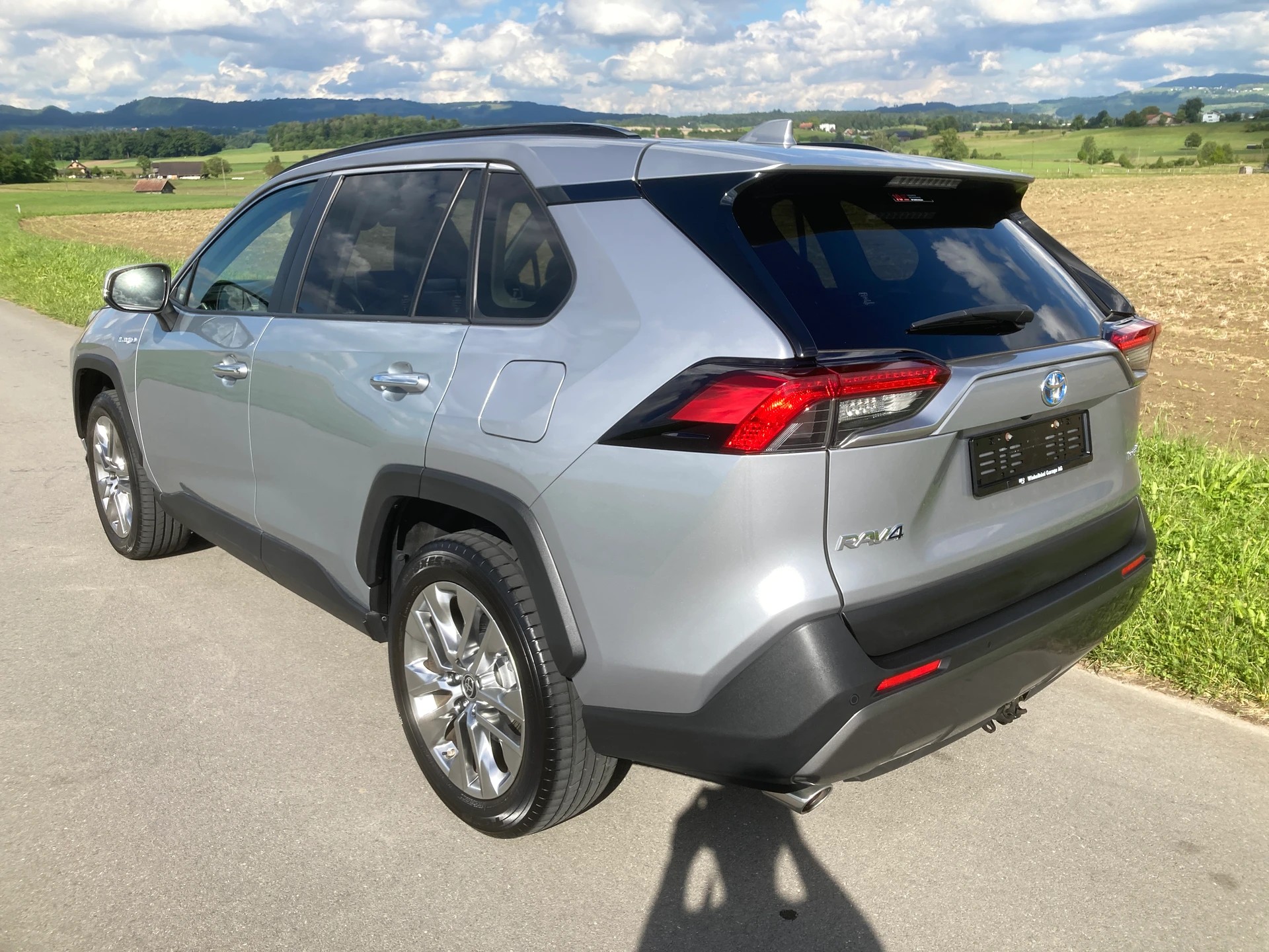 TOYOTA RAV-4 2.5 HSD Premium e-CVT 4WD mit Anhängerkupplung-image-3