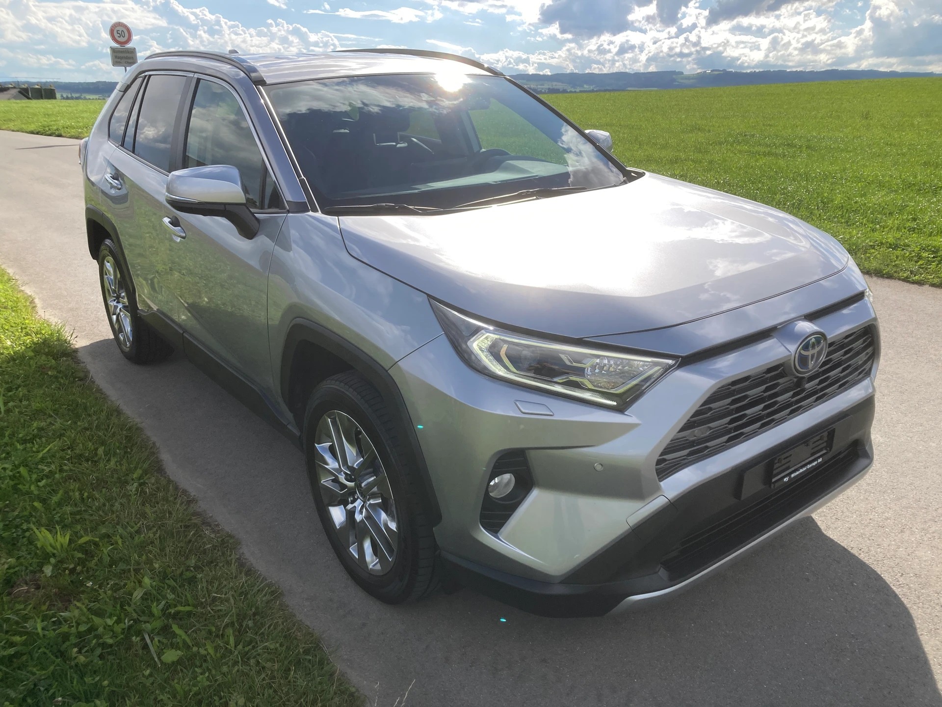 TOYOTA RAV-4 2.5 HSD Premium e-CVT 4WD mit Anhängerkupplung-image-1