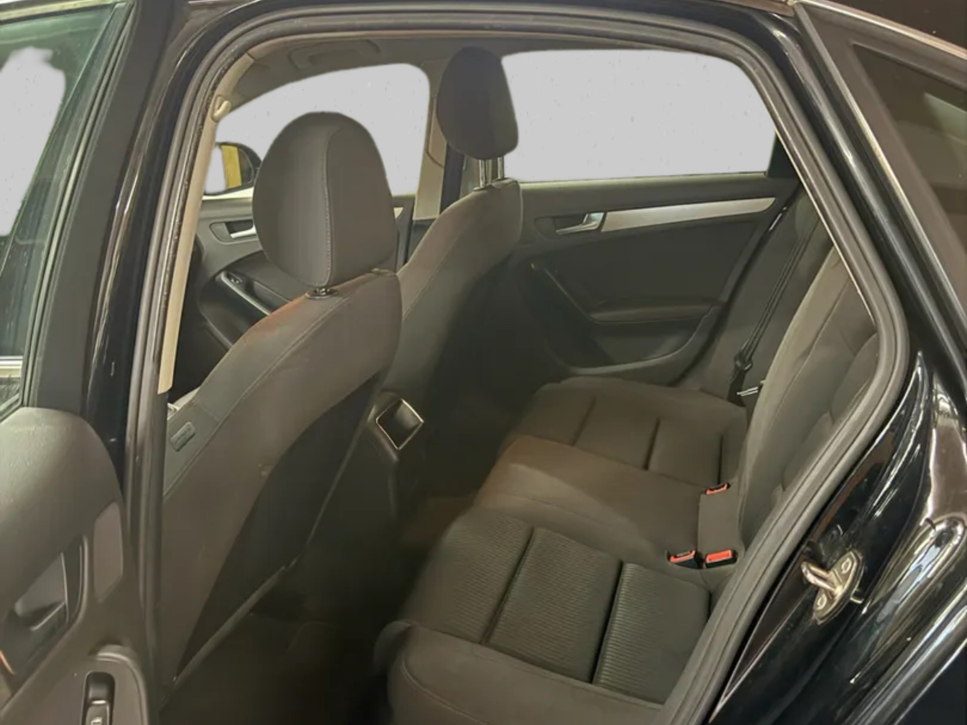 AUDI A4 Limousine 2.0 TDI-image-11