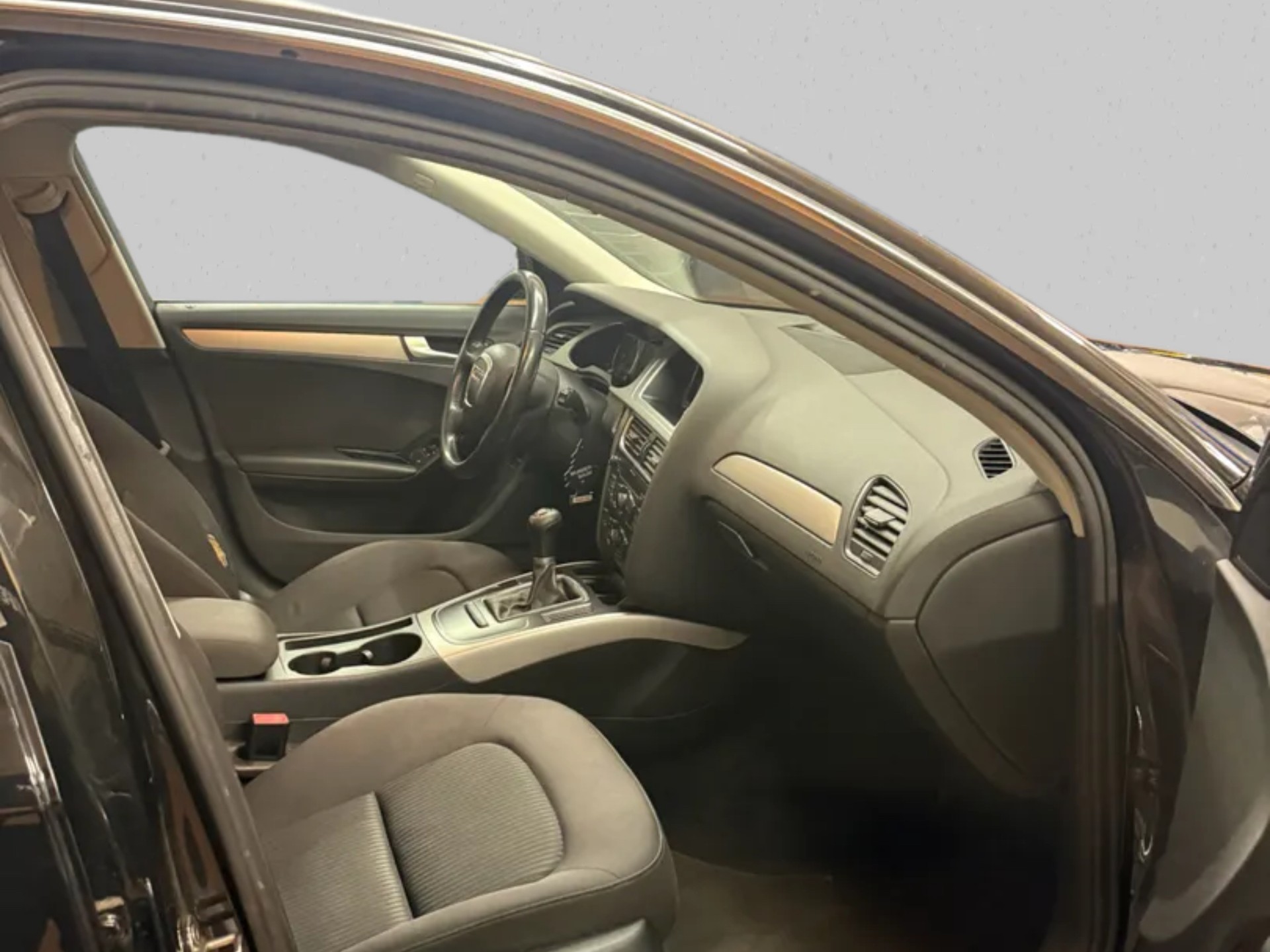 AUDI A4 Limousine 2.0 TDI-image-10