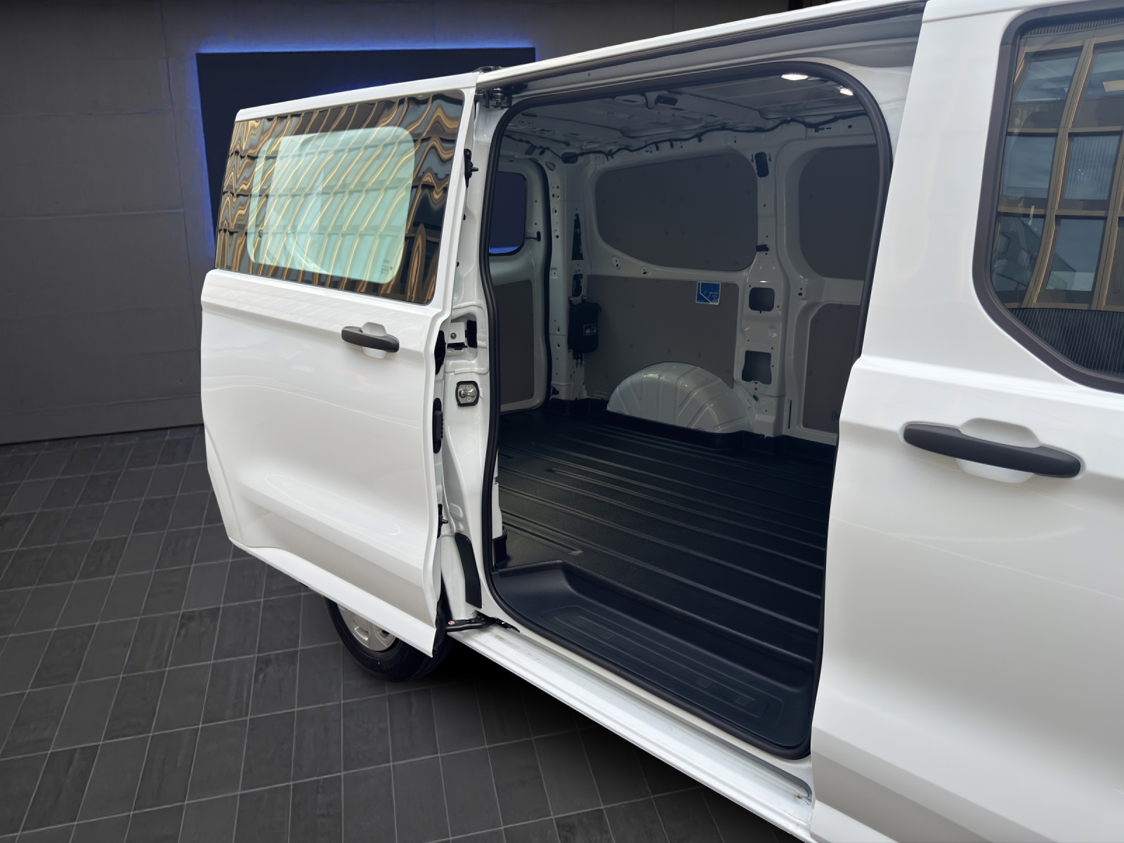 FORD Transit Custom Van 280 L1 2.0 EcoBlue 136PS Trend-image-17