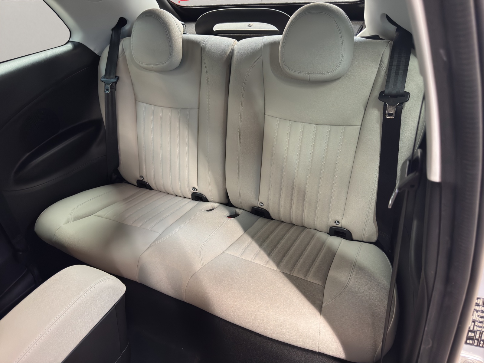 FIAT 500 Cabrio La Prima-image-12
