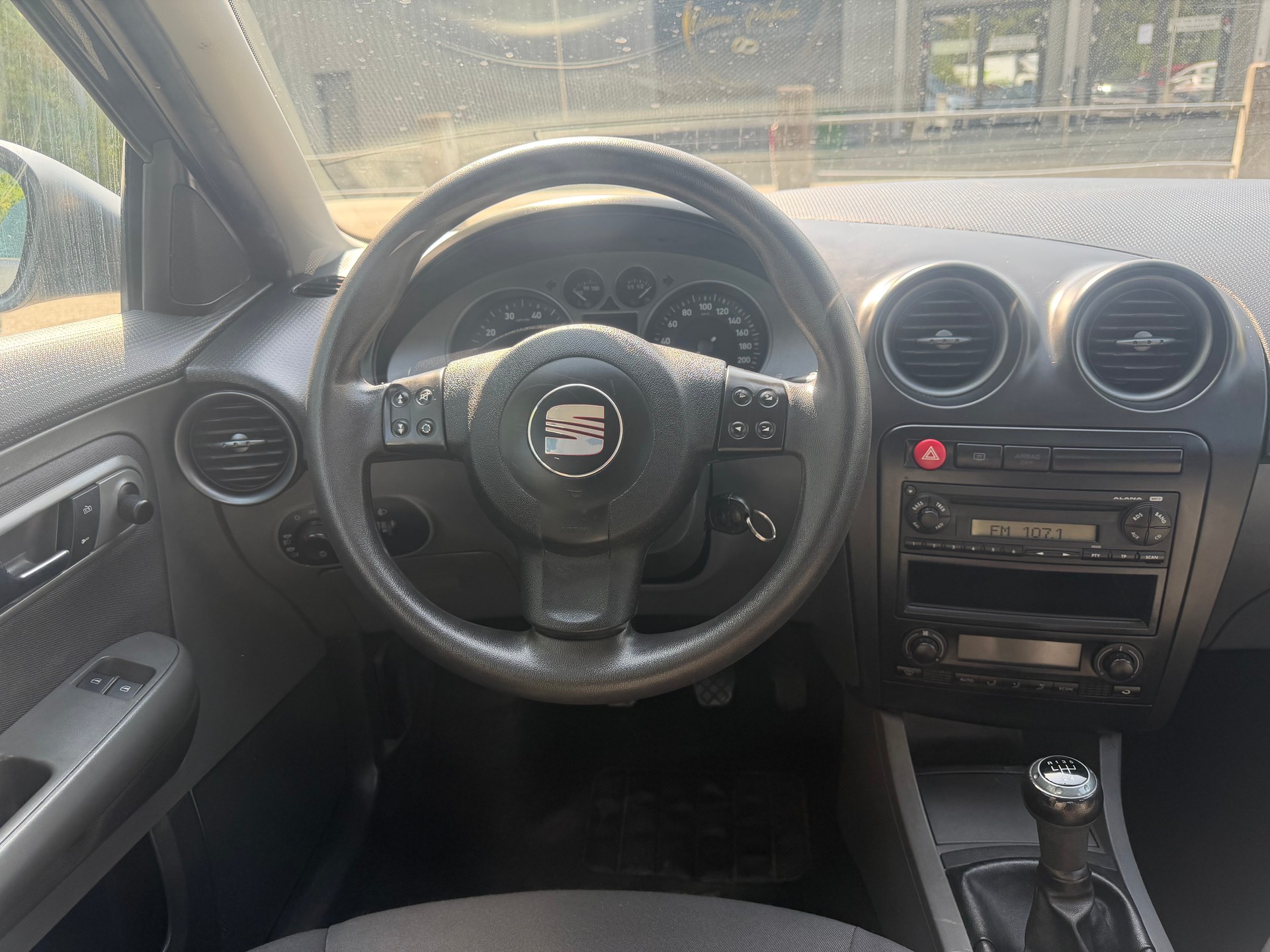 SEAT Ibiza 1.4 16V Reference ** Klima-auto ** 04x Airbag ** Frisch Ab MFK-image-3