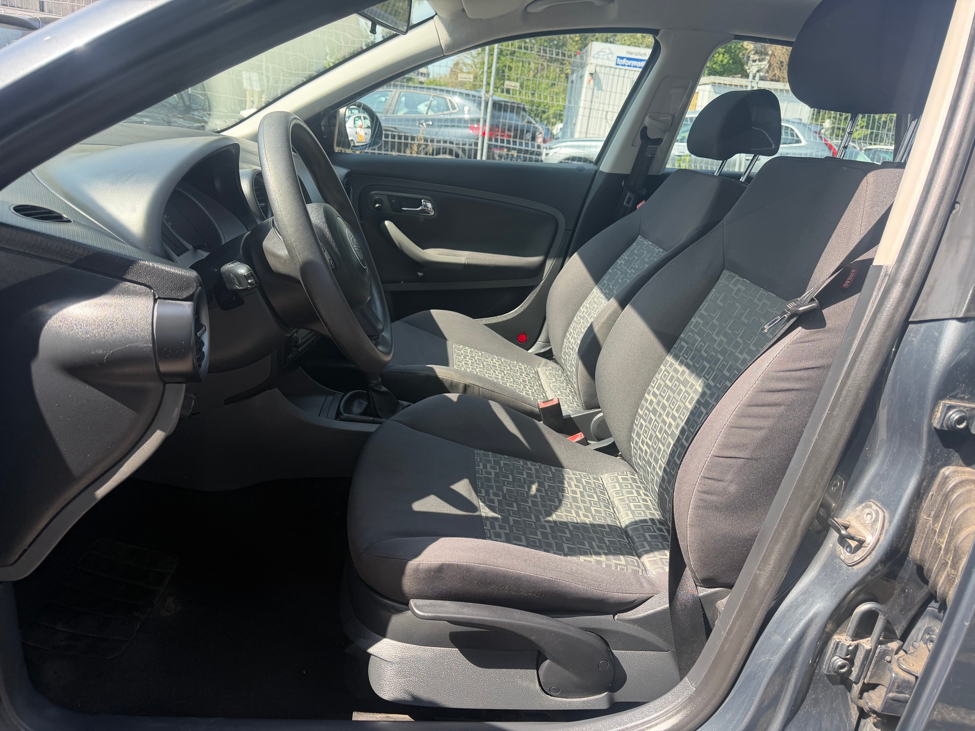 SEAT Ibiza 1.4 16V Reference ** Klima-auto ** 04x Airbag ** Frisch Ab MFK-image-7