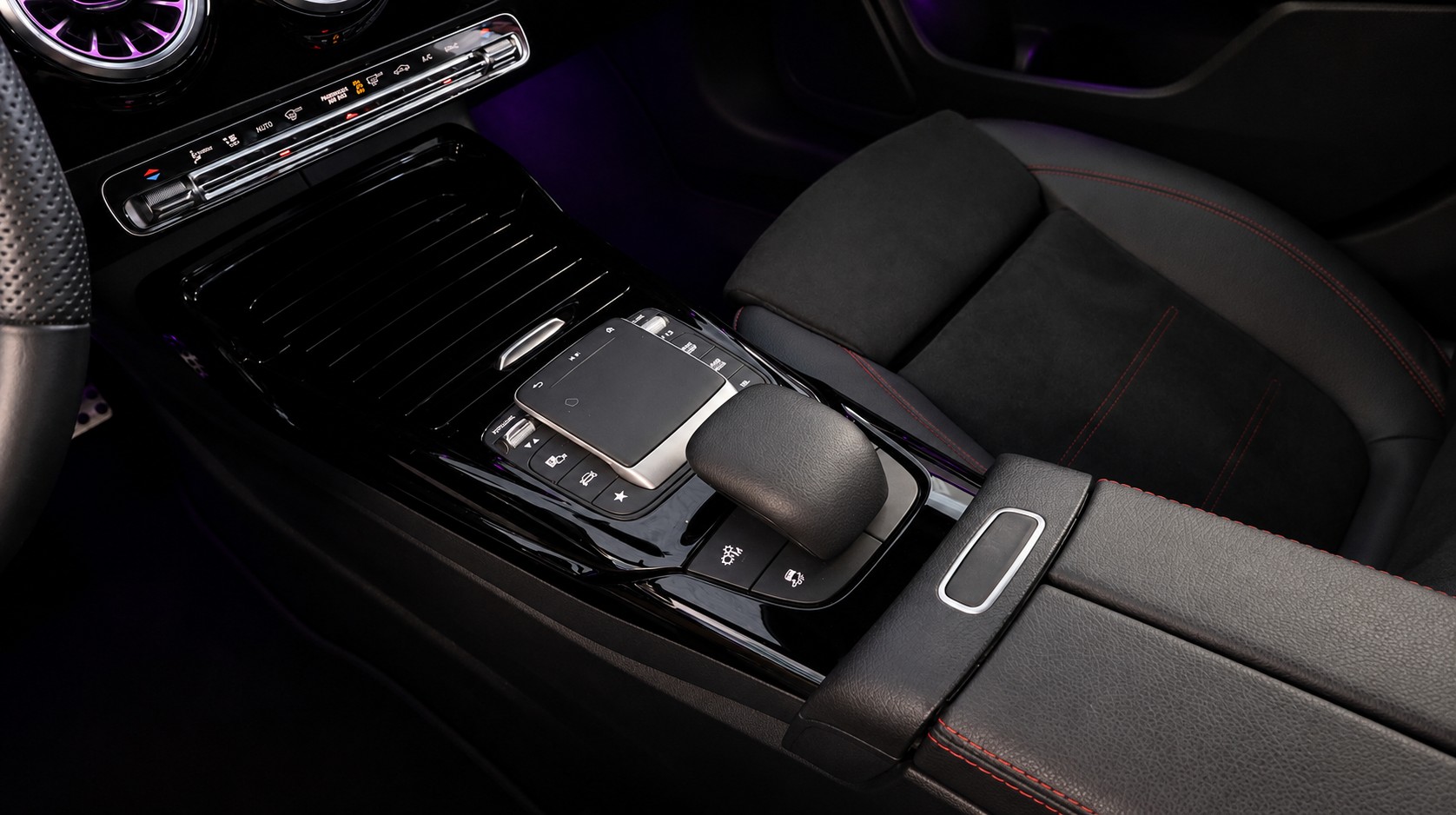 MERCEDES-BENZ CLA 35 AMG 4Matic 7G-DCT-image-12