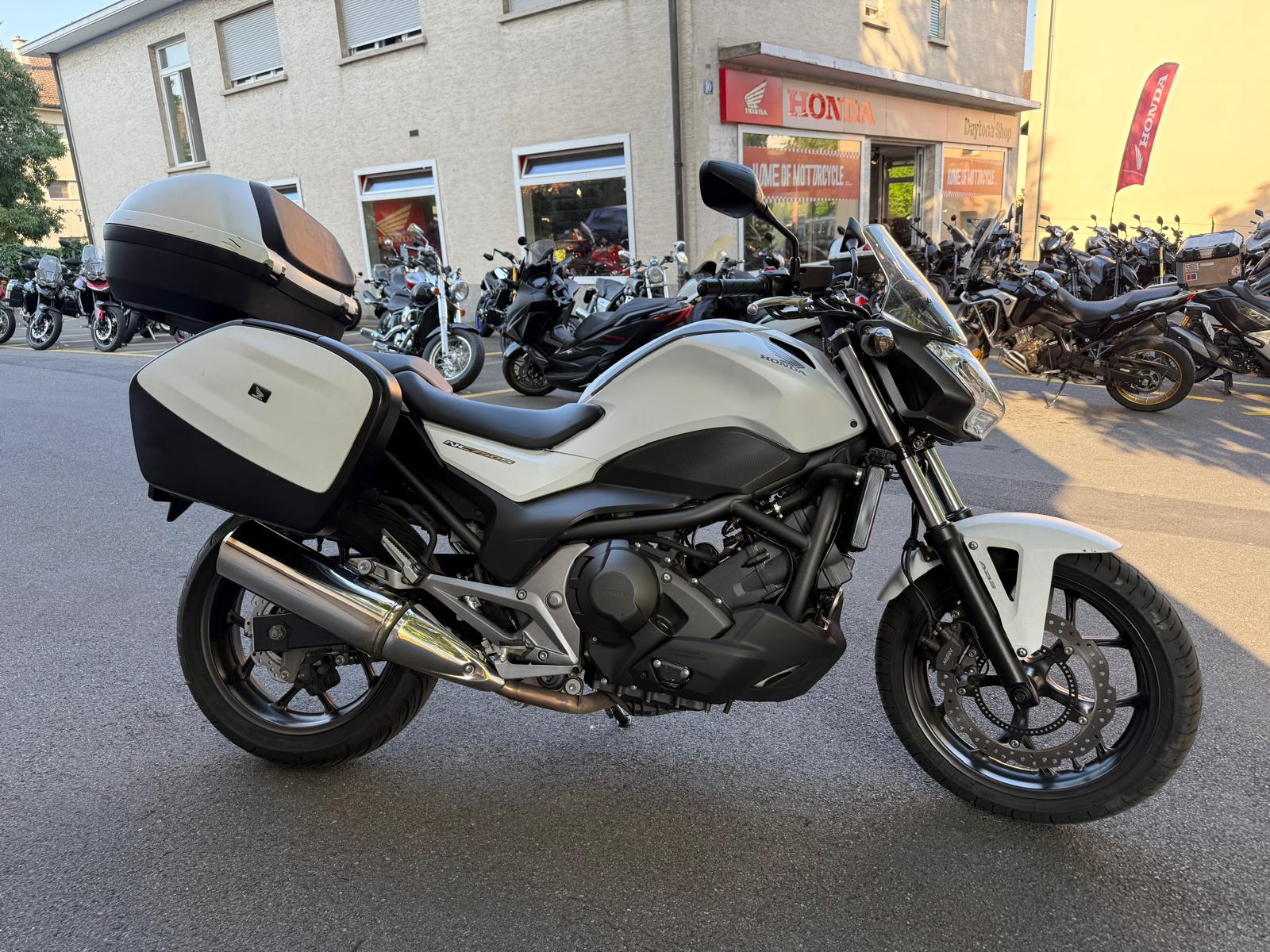 HONDA NC 750 S DCT ABS-showroom-element-3