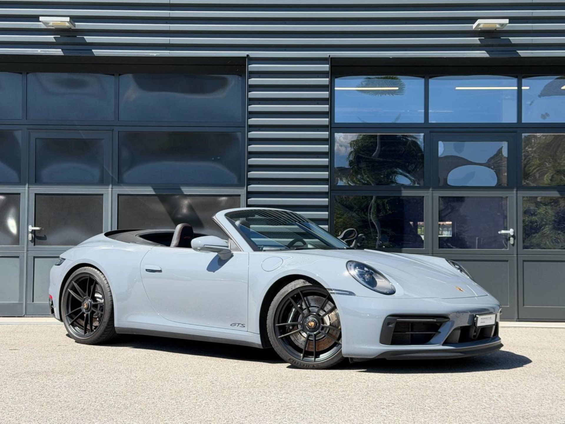 PORSCHE 911 Carrera 4 GTS Cabriolet-image-9