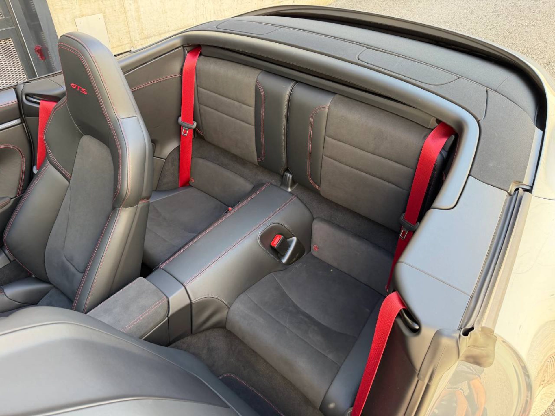 PORSCHE 911 Carrera 4 GTS Cabriolet-image-23