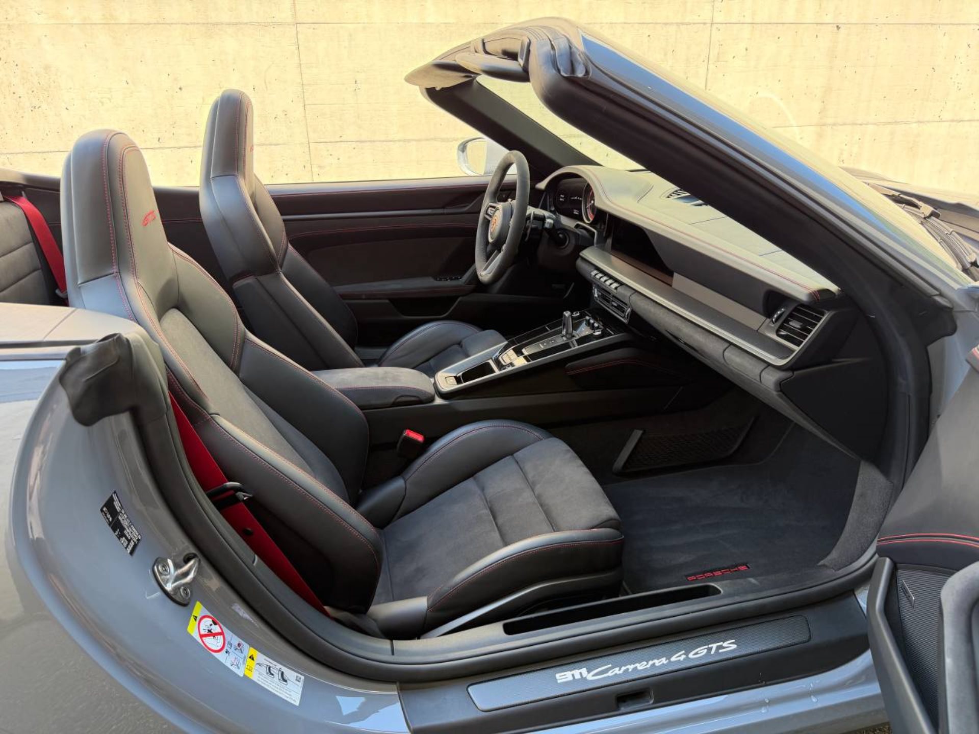 PORSCHE 911 Carrera 4 GTS Cabriolet-image-22