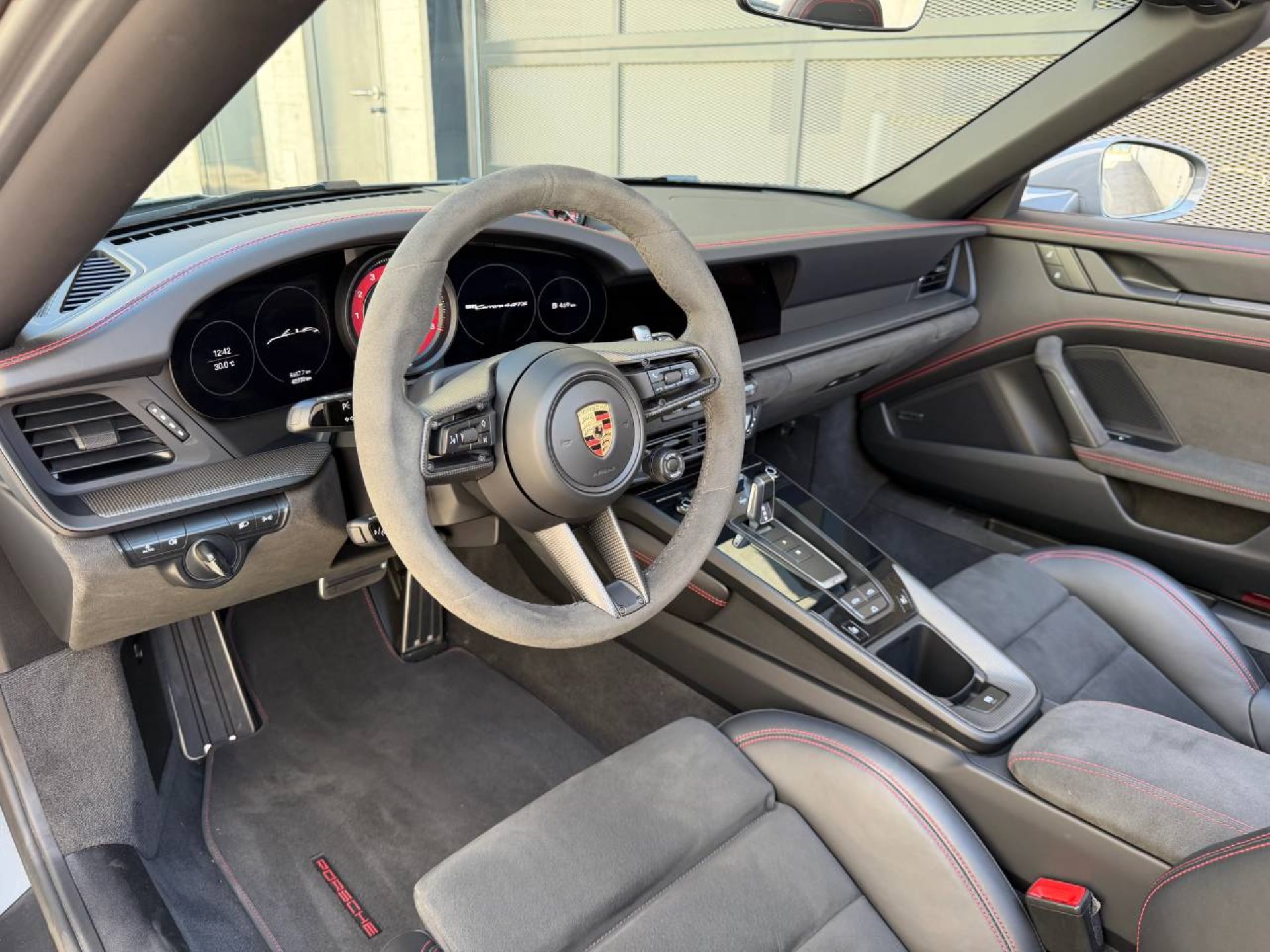 PORSCHE 911 Carrera 4 GTS Cabriolet-showroom-element-3