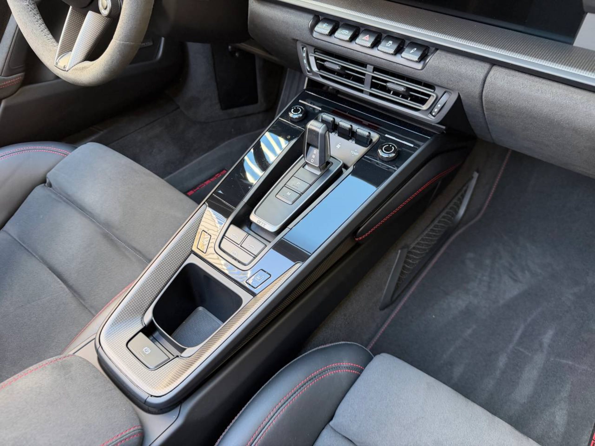 PORSCHE 911 Carrera 4 GTS Cabriolet-image-26