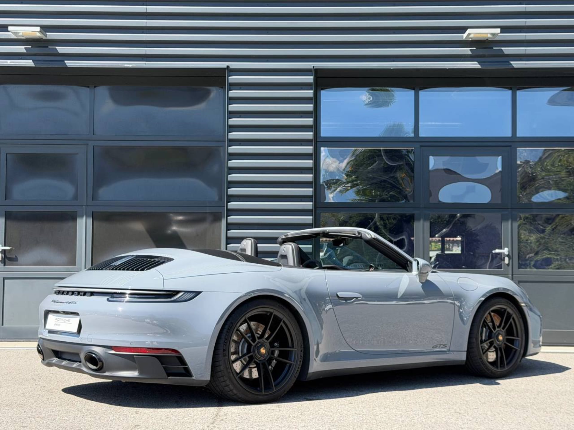 PORSCHE 911 Carrera 4 GTS Cabriolet-image-6