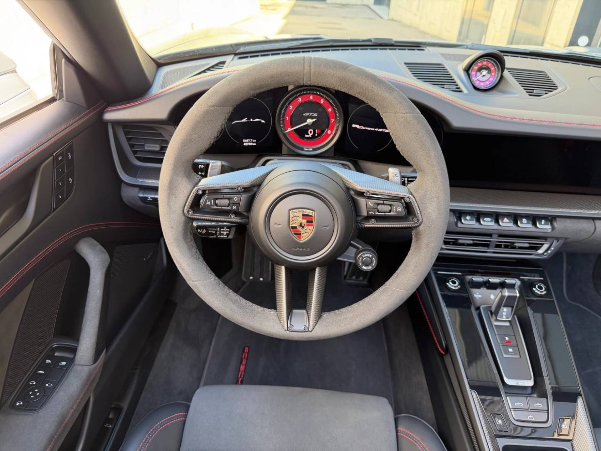 PORSCHE 911 Carrera 4 GTS Cabriolet-image-15