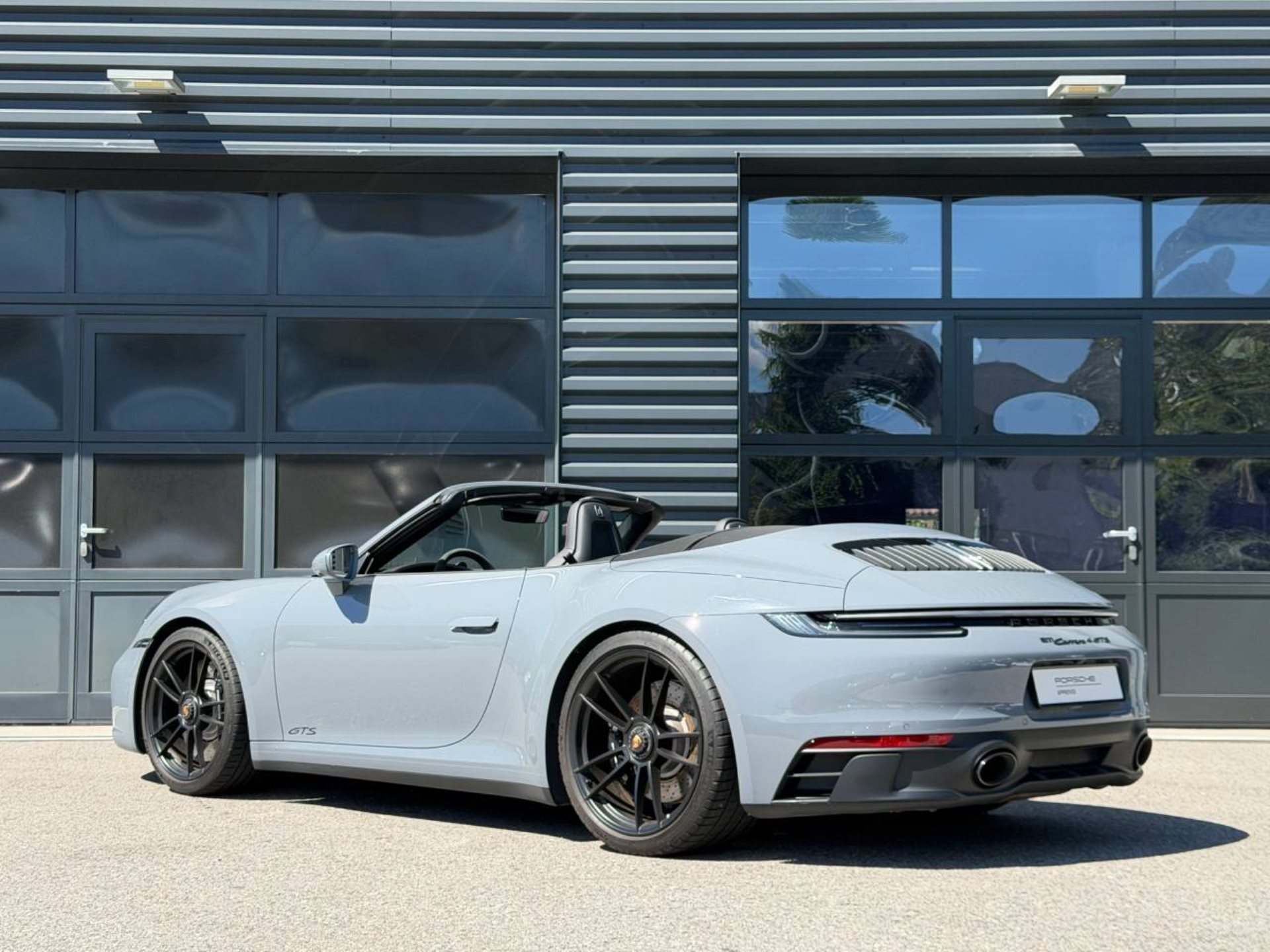 PORSCHE 911 Carrera 4 GTS Cabriolet-showroom-element-2