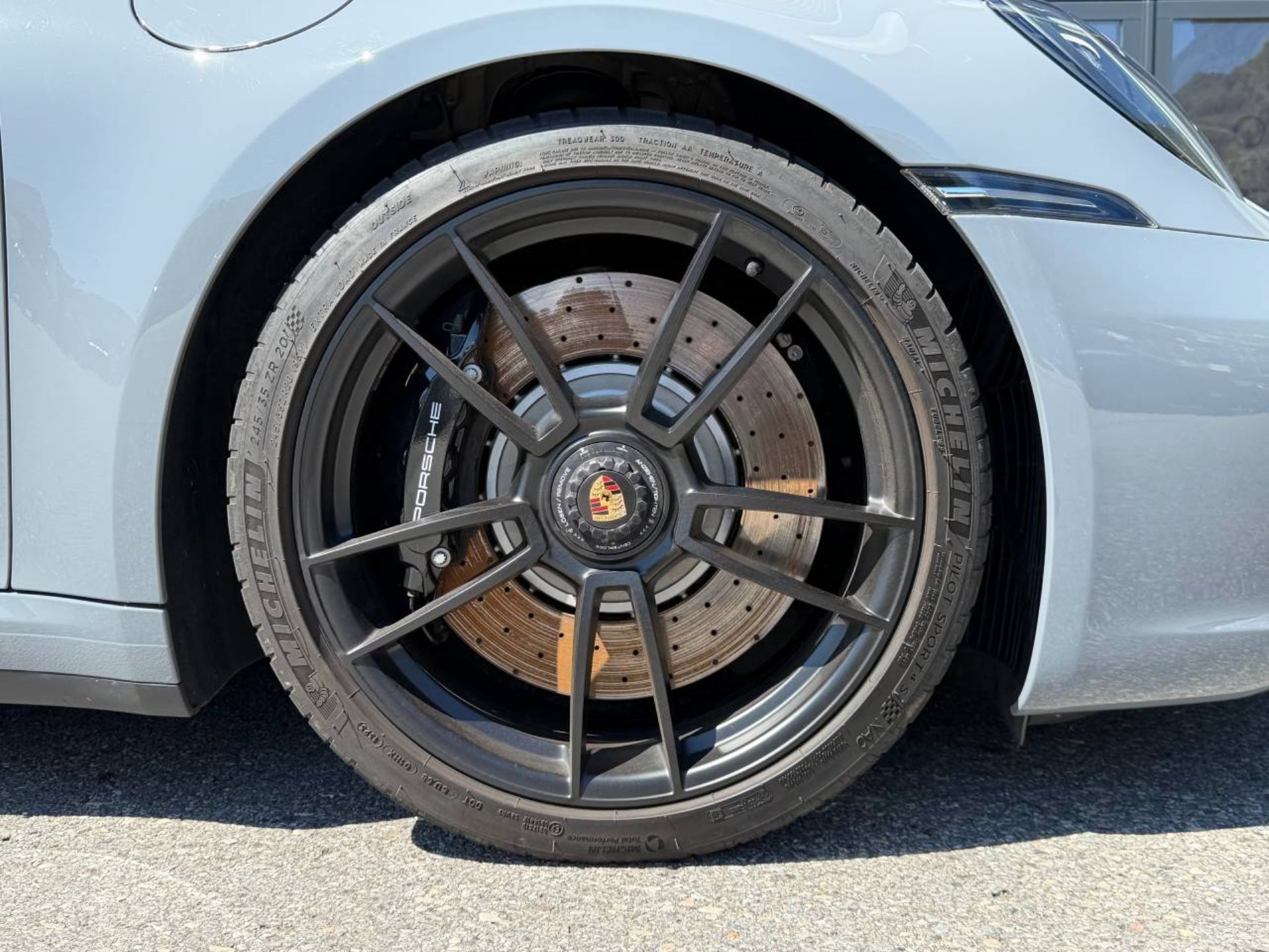 PORSCHE 911 Carrera 4 GTS Cabriolet-image-11