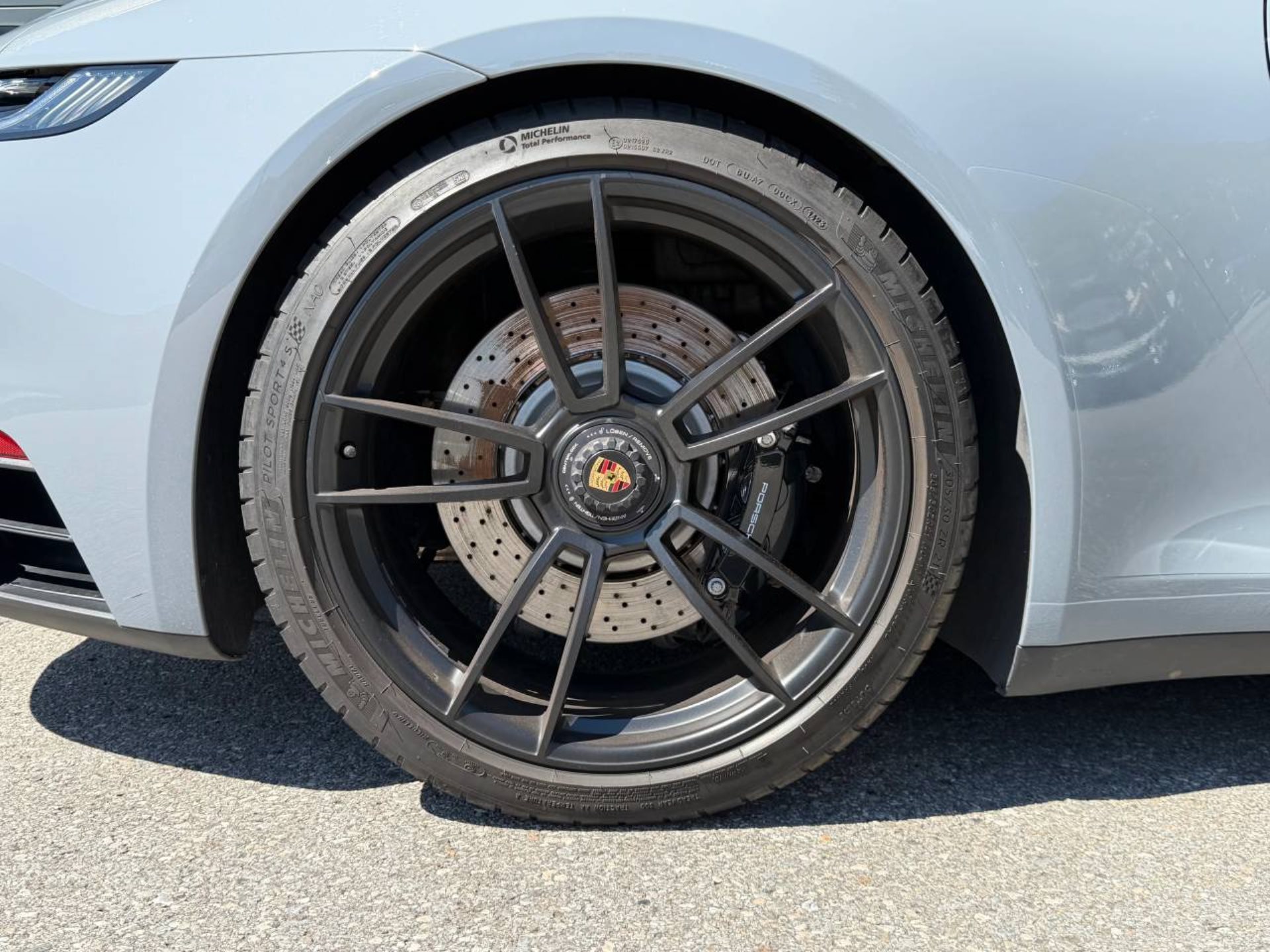 PORSCHE 911 Carrera 4 GTS Cabriolet-image-12