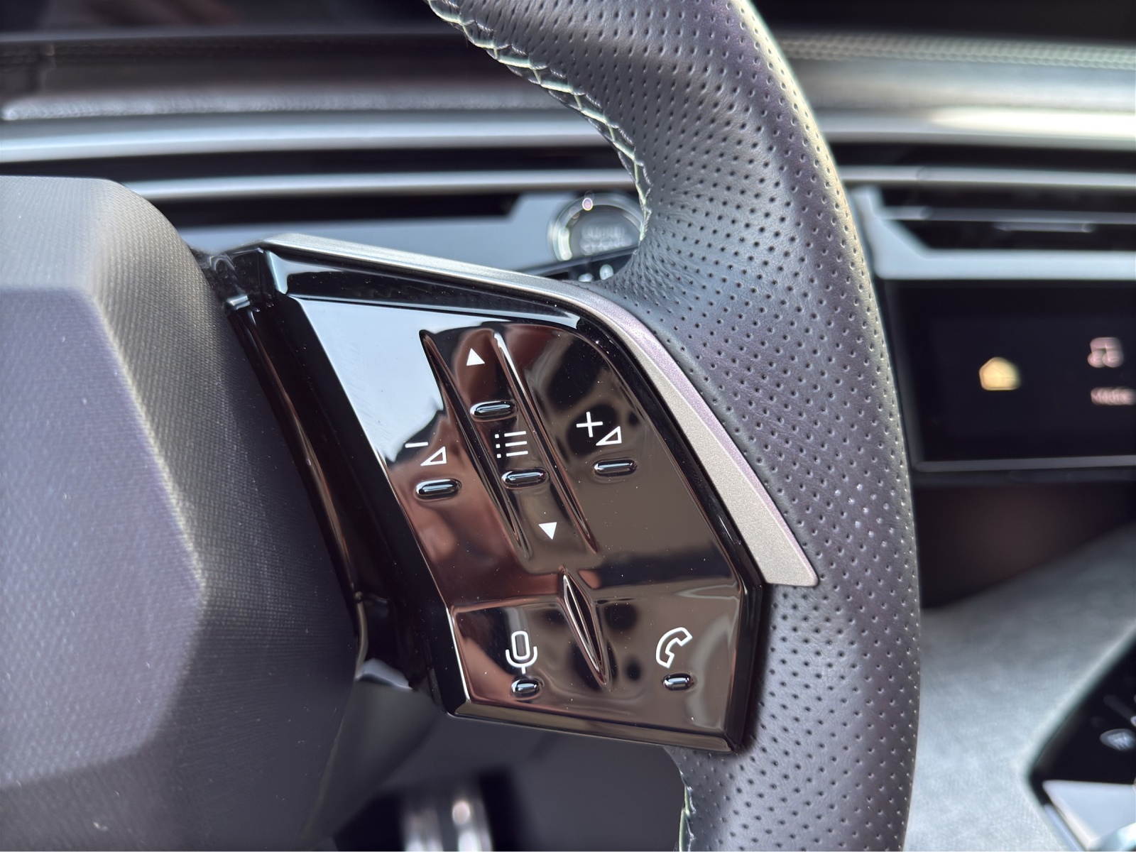 PEUGEOT 5008 145 Hybrid e-DCS6 GT-image-32