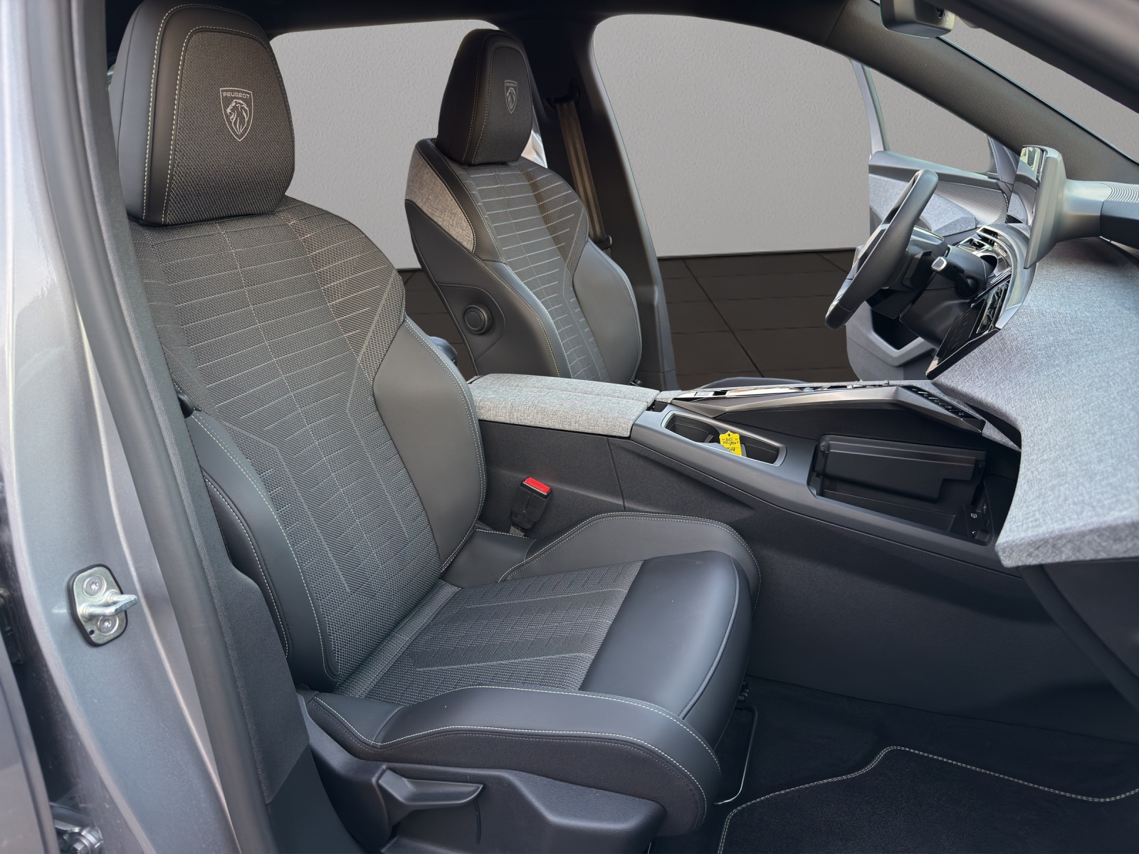 PEUGEOT 5008 145 Hybrid e-DCS6 GT-image-16