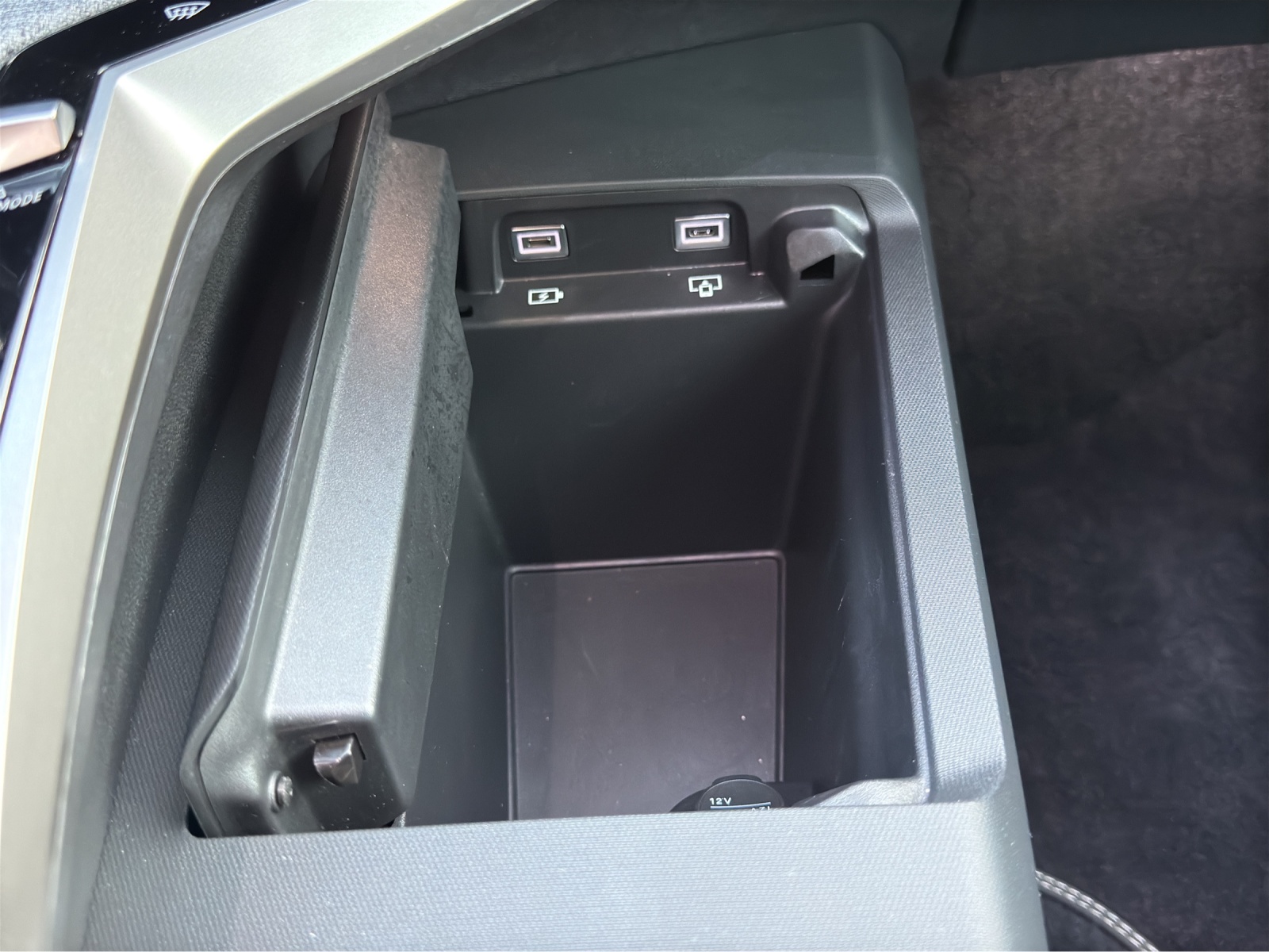 PEUGEOT 5008 145 Hybrid e-DCS6 GT-image-28