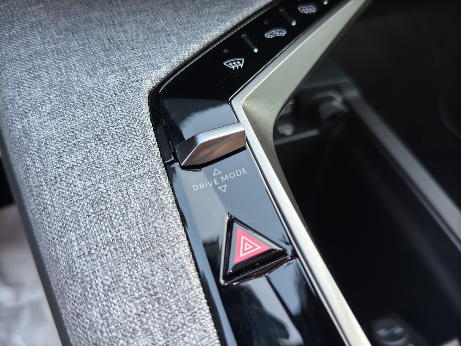 PEUGEOT 5008 145 Hybrid e-DCS6 GT-image-30