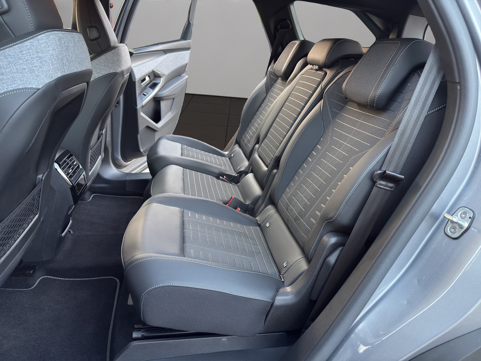 PEUGEOT 5008 145 Hybrid e-DCS6 GT-image-12