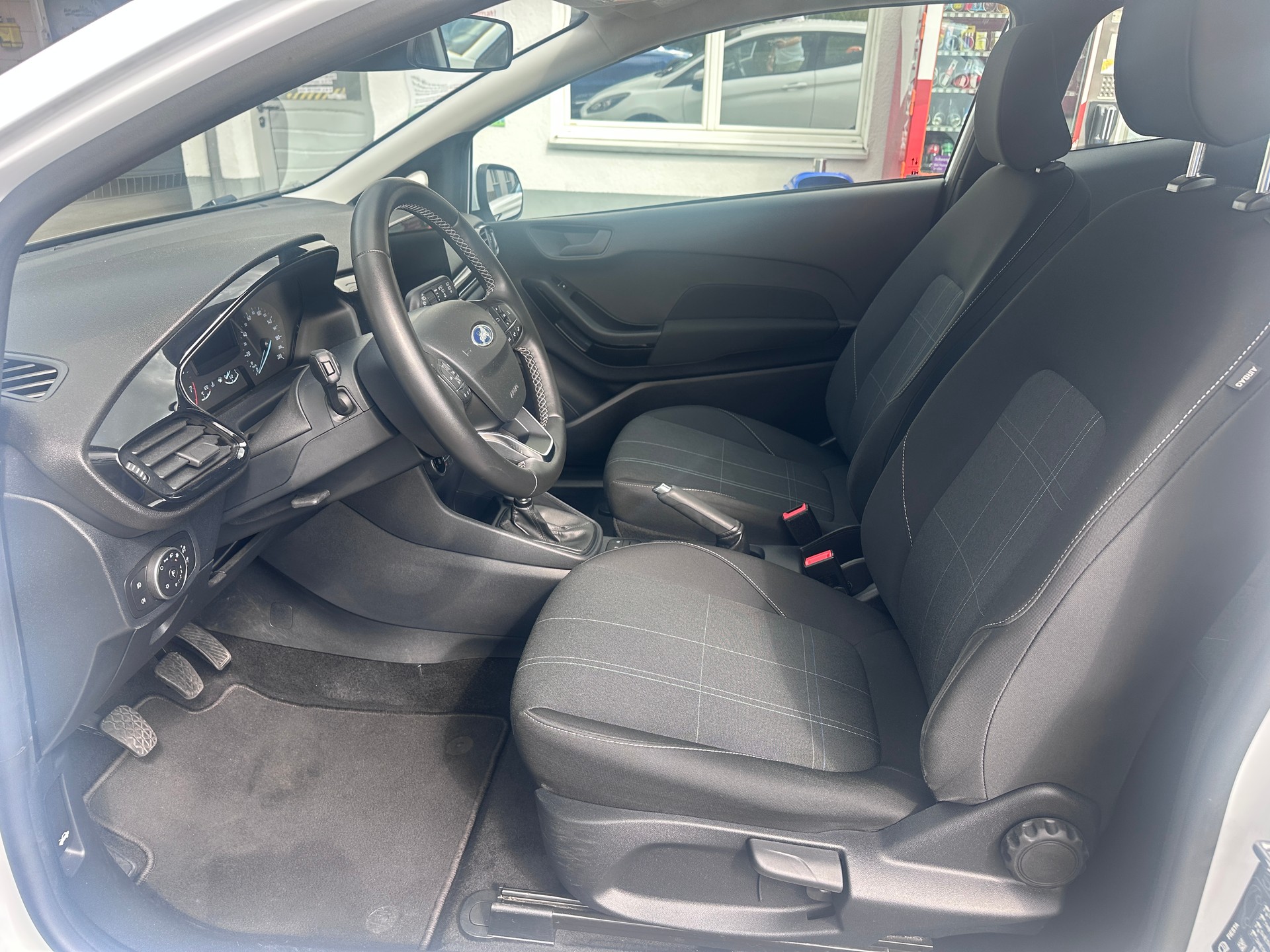 FORD Fiesta 1.0 SCTi Cool & Connect-image-8