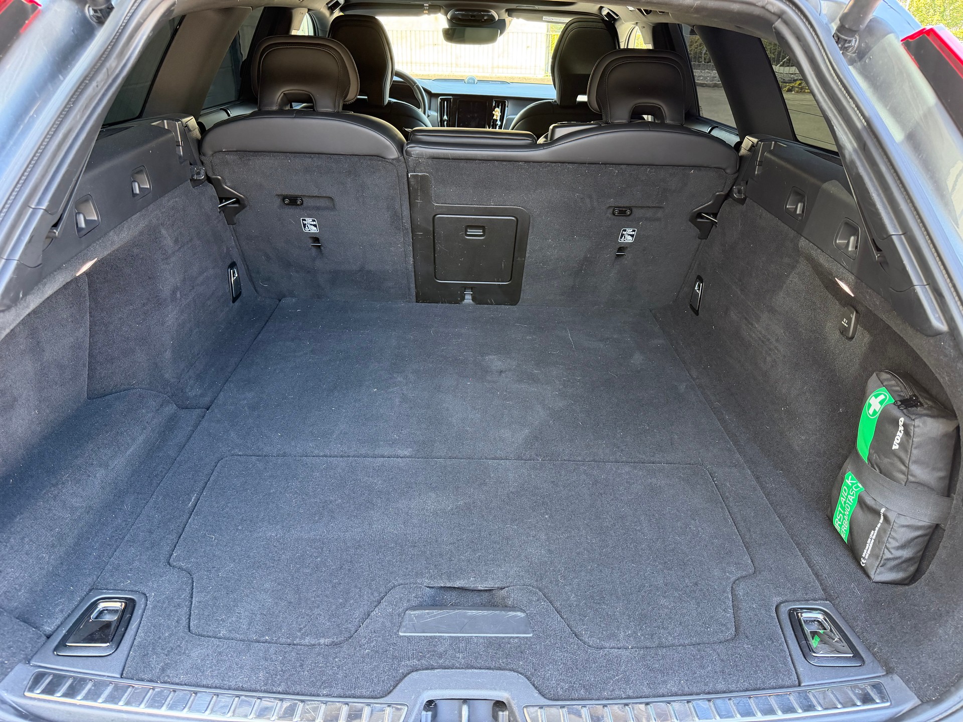 VOLVO 2.0 T6 R-Design AWD-image-8