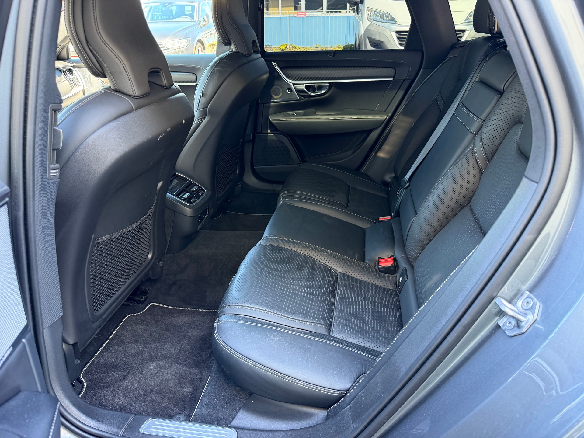 VOLVO 2.0 T6 R-Design AWD-image-6